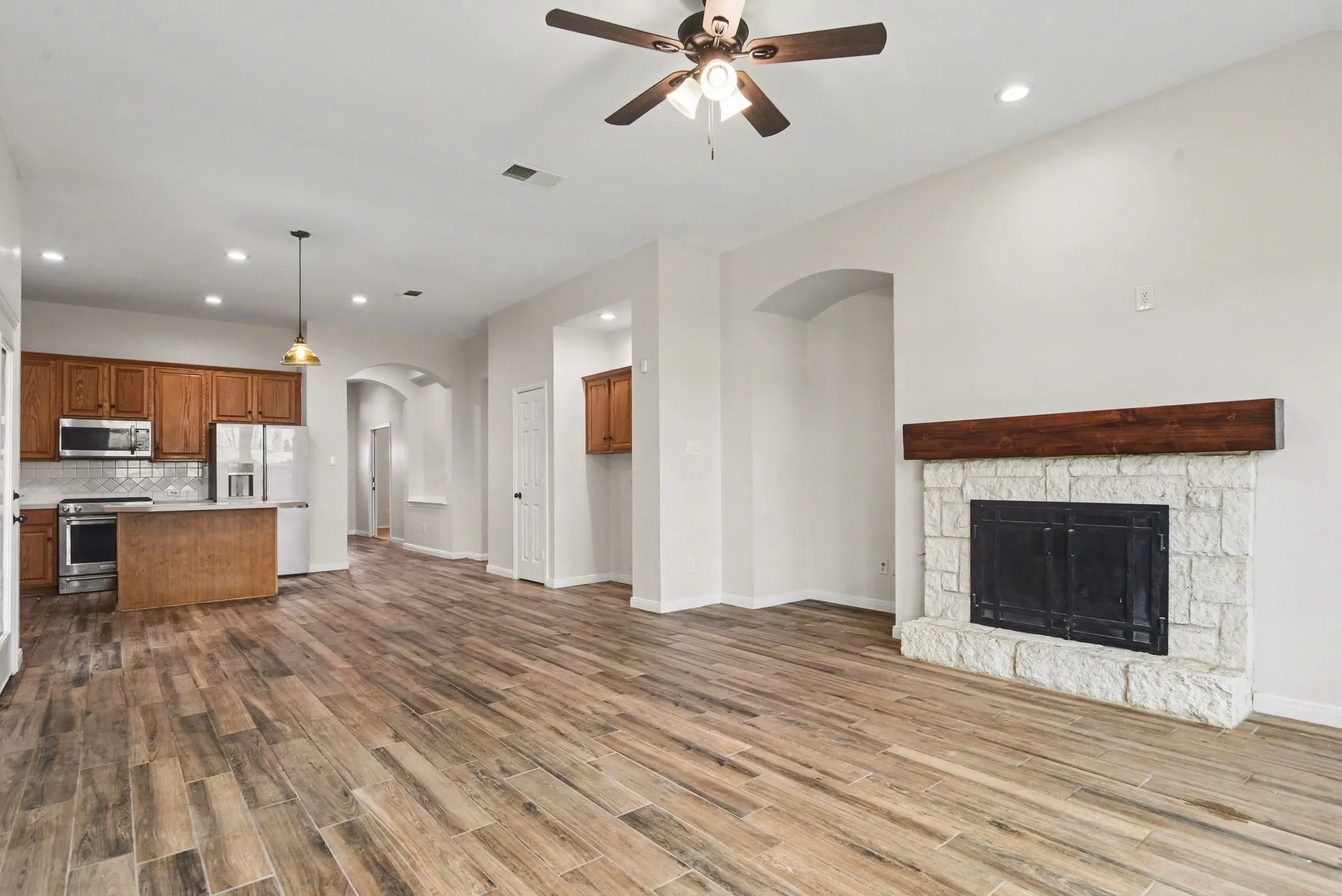 Single Family Residence For Sale in Rockwall County , 2510 Daybreak Drive, Rockwall, Texas 75032, 3 Bedroom, 2 Bathroom, 2 Garage spaces, 2,343 Sqft, built in 2009, mls#21237933, Real Estate Agent in Rockwall, Homes For Sale in Rockwall county, Homes For Sale in Rockwall, Realtor in Rockwall Texas, Real Estate Brokerage Independent Realty Texas, Luminita Cordes Realtor