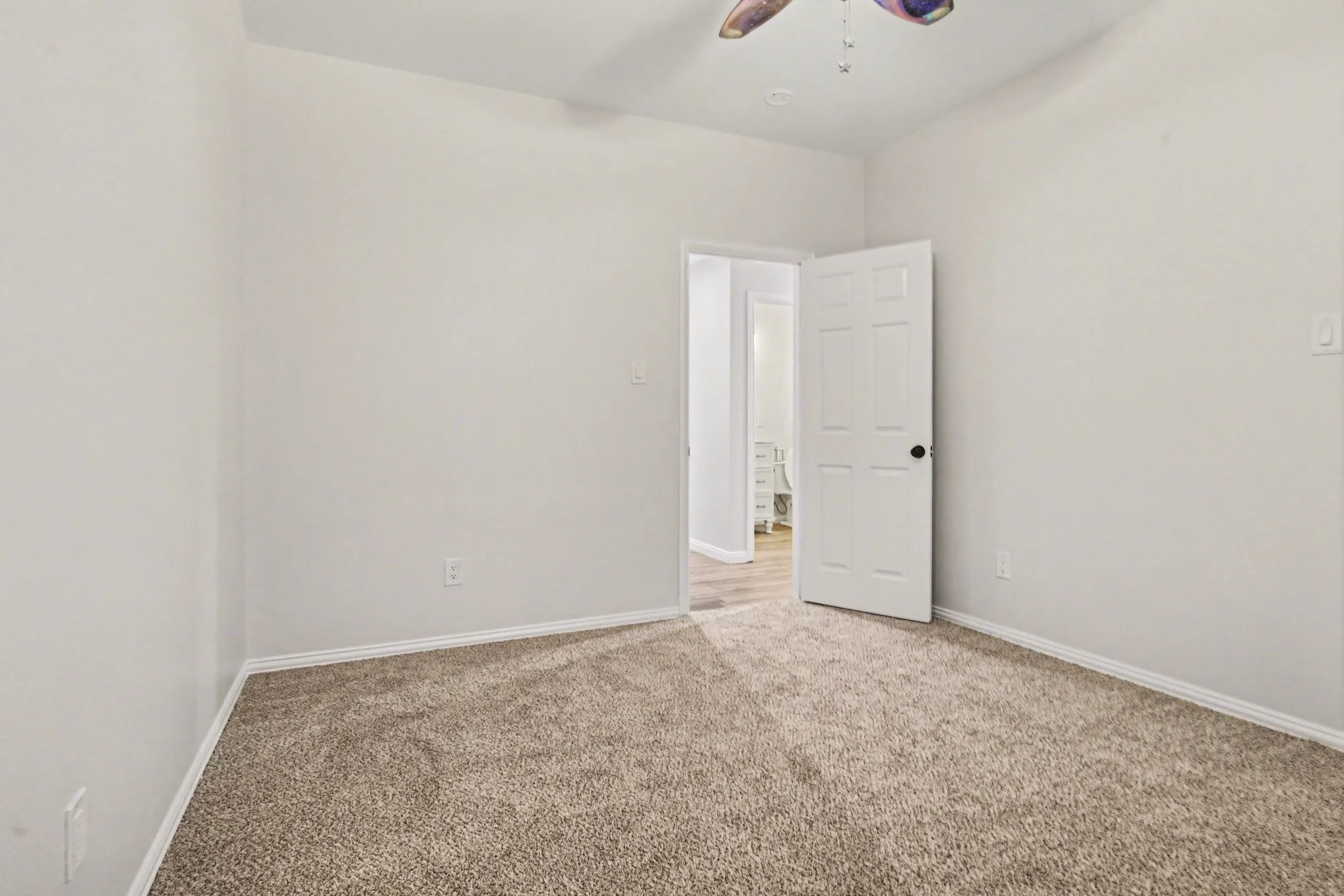 Single Family Residence For Sale in Rockwall County , 2510 Daybreak Drive, Rockwall, Texas 75032, 3 Bedroom, 2 Bathroom, 2 Garage spaces, 2,343 Sqft, built in 2009, mls#21237933, Real Estate Agent in Rockwall, Homes For Sale in Rockwall county, Homes For Sale in Rockwall, Realtor in Rockwall Texas, Real Estate Brokerage Independent Realty Texas, Luminita Cordes Realtor