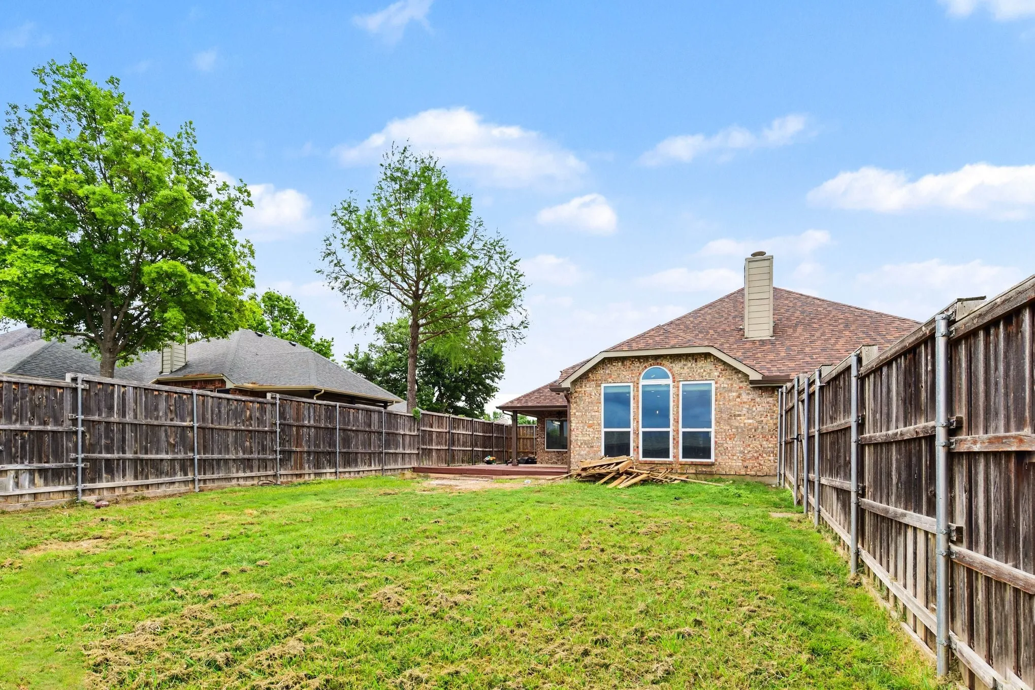 Single Family Residence For Sale in Rockwall County , 2510 Daybreak Drive, Rockwall, Texas 75032, 3 Bedroom, 2 Bathroom, 2 Garage spaces, 2,343 Sqft, built in 2009, mls#21237933, Real Estate Agent in Rockwall, Homes For Sale in Rockwall county, Homes For Sale in Rockwall, Realtor in Rockwall Texas, Real Estate Brokerage Independent Realty Texas, Luminita Cordes Realtor