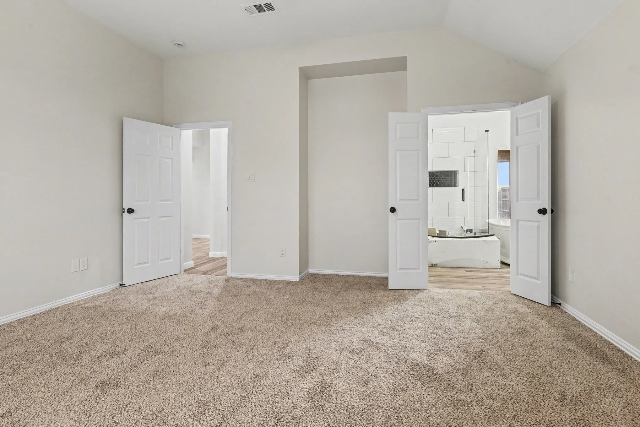 Single Family Residence For Sale in Rockwall County , 2510 Daybreak Drive, Rockwall, Texas 75032, 3 Bedroom, 2 Bathroom, 2 Garage spaces, 2,343 Sqft, built in 2009, mls#21237933, Real Estate Agent in Rockwall, Homes For Sale in Rockwall county, Homes For Sale in Rockwall, Realtor in Rockwall Texas, Real Estate Brokerage Independent Realty Texas, Luminita Cordes Realtor