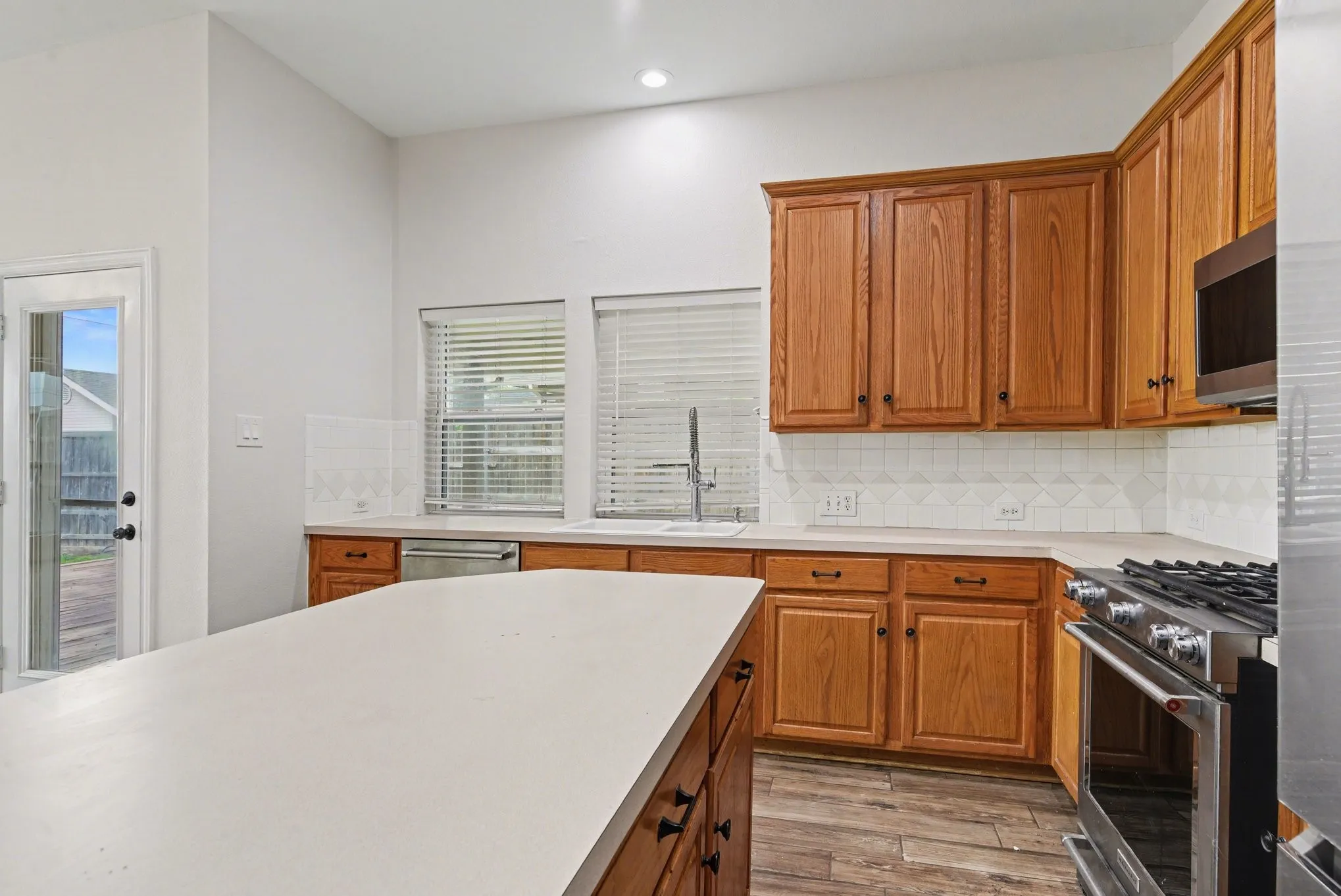 Single Family Residence For Sale in Rockwall County , 2510 Daybreak Drive, Rockwall, Texas 75032, 3 Bedroom, 2 Bathroom, 2 Garage spaces, 2,343 Sqft, built in 2009, mls#21237933, Real Estate Agent in Rockwall, Homes For Sale in Rockwall county, Homes For Sale in Rockwall, Realtor in Rockwall Texas, Real Estate Brokerage Independent Realty Texas, Luminita Cordes Realtor