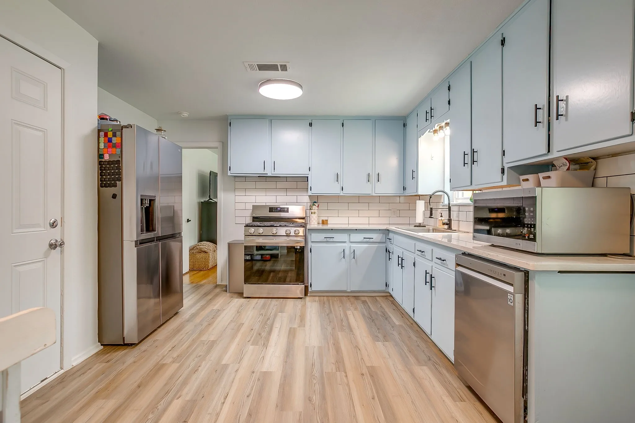 Single Family Residence For Sale in Tarrant County , 5517 Volder Drive, Fort Worth, Texas 76114, 3 Bedroom, 1 Bathroom, 1 Garage spaces, 1,241 Sqft, built in 1955, Preowned, mls#21239777, Real Estate Agent in Fort Worth, Homes For Sale in Tarrant county, Homes For Sale in Fort Worth, Realtor in Fort Worth Texas, Real Estate Brokerage Independent Realty Texas, Luminita Cordes Realtor