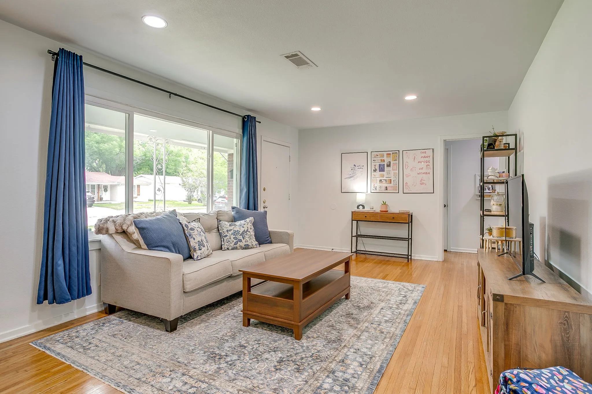 Single Family Residence For Sale in Tarrant County , 5517 Volder Drive, Fort Worth, Texas 76114, 3 Bedroom, 1 Bathroom, 1 Garage spaces, 1,241 Sqft, built in 1955, Preowned, mls#21239777, Real Estate Agent in Fort Worth, Homes For Sale in Tarrant county, Homes For Sale in Fort Worth, Realtor in Fort Worth Texas, Real Estate Brokerage Independent Realty Texas, Luminita Cordes Realtor