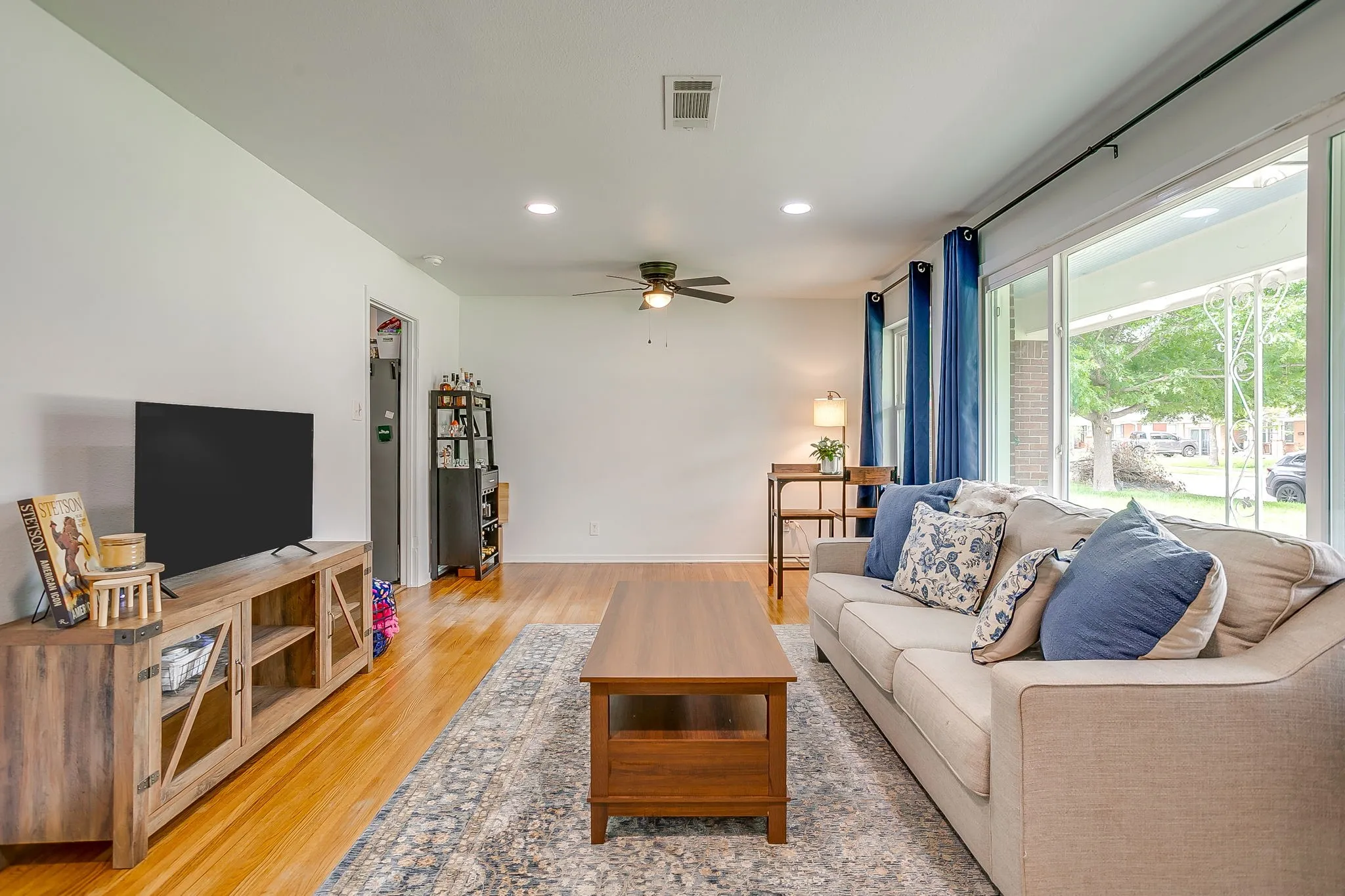Single Family Residence For Sale in Tarrant County , 5517 Volder Drive, Fort Worth, Texas 76114, 3 Bedroom, 1 Bathroom, 1 Garage spaces, 1,241 Sqft, built in 1955, Preowned, mls#21239777, Real Estate Agent in Fort Worth, Homes For Sale in Tarrant county, Homes For Sale in Fort Worth, Realtor in Fort Worth Texas, Real Estate Brokerage Independent Realty Texas, Luminita Cordes Realtor