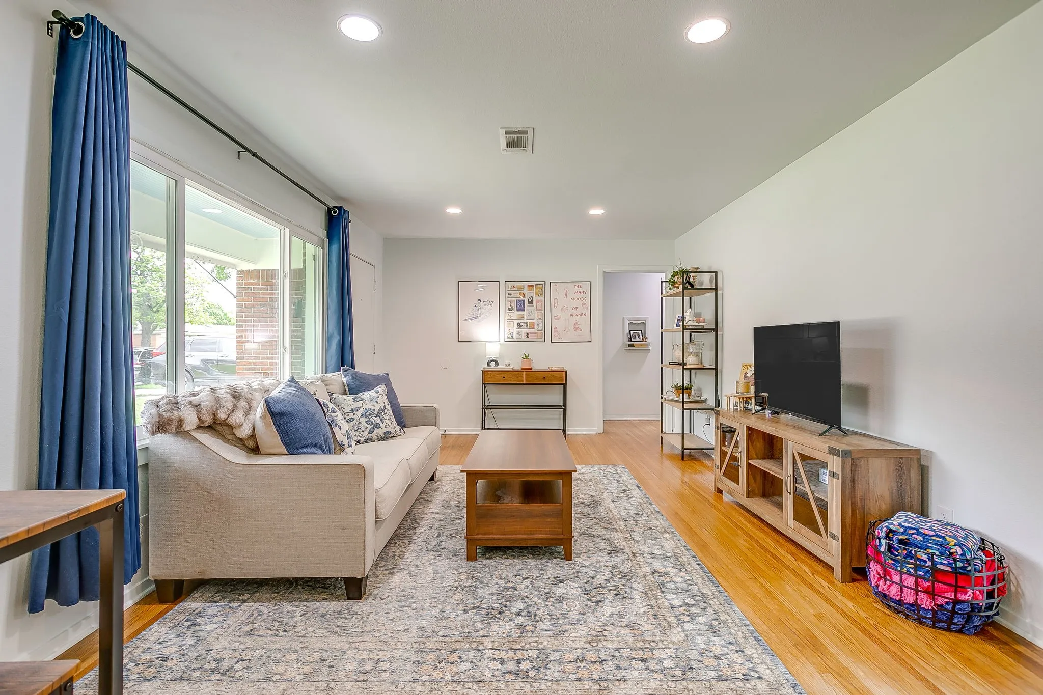 Single Family Residence For Sale in Tarrant County , 5517 Volder Drive, Fort Worth, Texas 76114, 3 Bedroom, 1 Bathroom, 1 Garage spaces, 1,241 Sqft, built in 1955, Preowned, mls#21239777, Real Estate Agent in Fort Worth, Homes For Sale in Tarrant county, Homes For Sale in Fort Worth, Realtor in Fort Worth Texas, Real Estate Brokerage Independent Realty Texas, Luminita Cordes Realtor