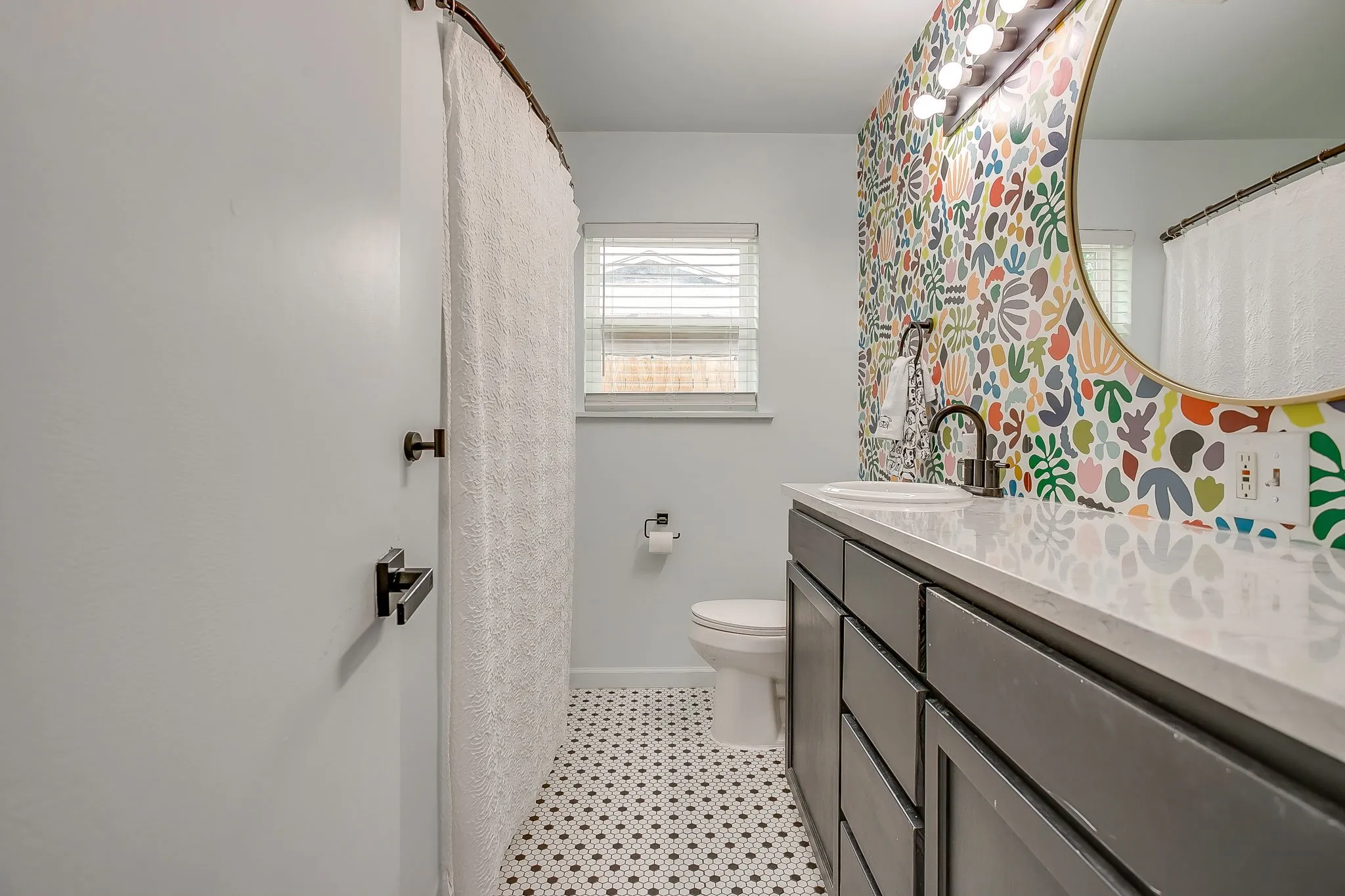 Single Family Residence For Sale in Tarrant County , 5517 Volder Drive, Fort Worth, Texas 76114, 3 Bedroom, 1 Bathroom, 1 Garage spaces, 1,241 Sqft, built in 1955, Preowned, mls#21239777, Real Estate Agent in Fort Worth, Homes For Sale in Tarrant county, Homes For Sale in Fort Worth, Realtor in Fort Worth Texas, Real Estate Brokerage Independent Realty Texas, Luminita Cordes Realtor