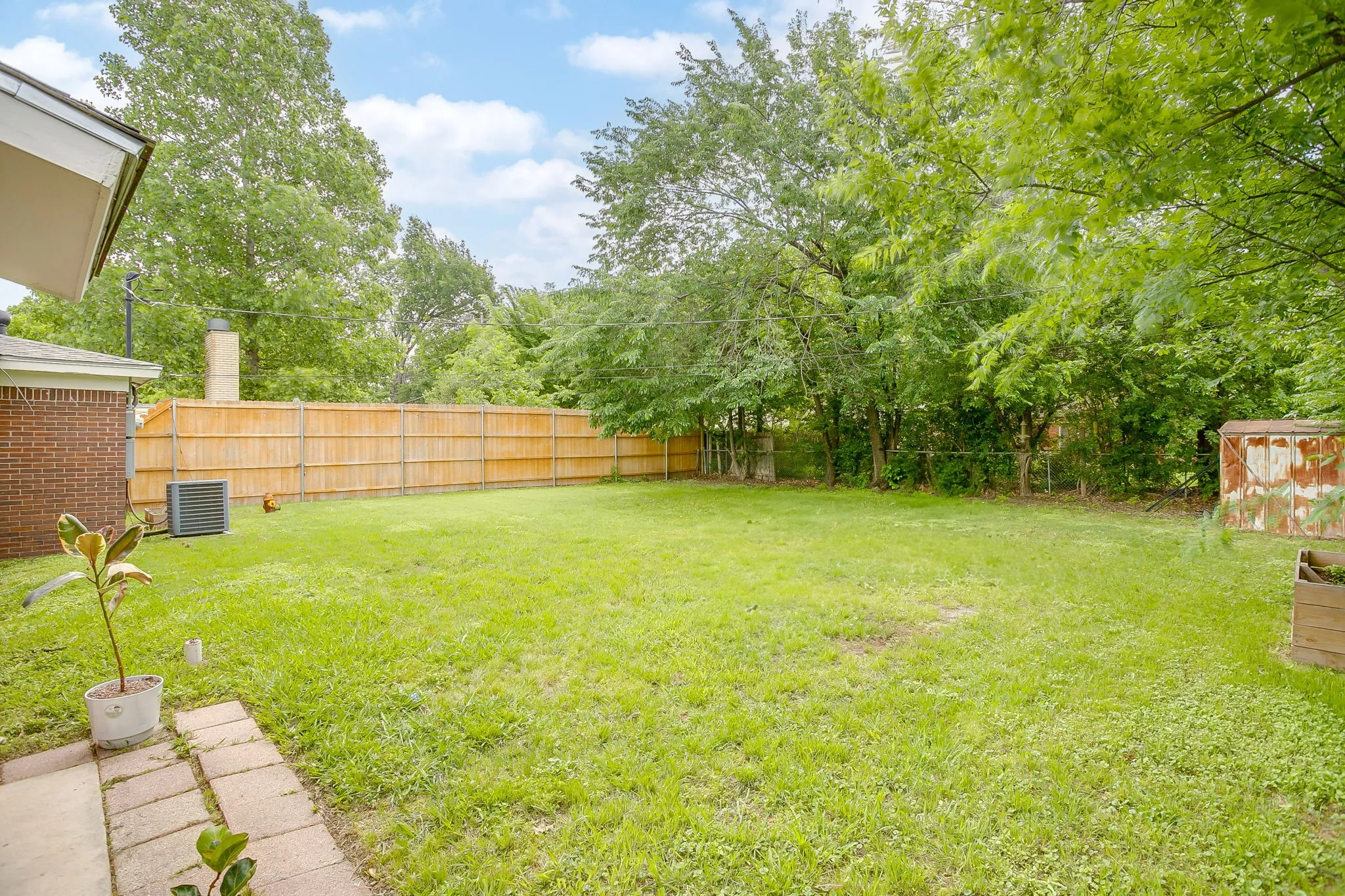 Single Family Residence For Sale in Tarrant County , 5517 Volder Drive, Fort Worth, Texas 76114, 3 Bedroom, 1 Bathroom, 1 Garage spaces, 1,241 Sqft, built in 1955, Preowned, mls#21239777, Real Estate Agent in Fort Worth, Homes For Sale in Tarrant county, Homes For Sale in Fort Worth, Realtor in Fort Worth Texas, Real Estate Brokerage Independent Realty Texas, Luminita Cordes Realtor