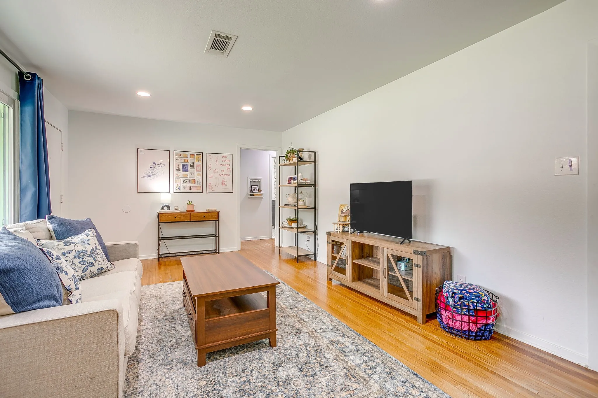 Single Family Residence For Sale in Tarrant County , 5517 Volder Drive, Fort Worth, Texas 76114, 3 Bedroom, 1 Bathroom, 1 Garage spaces, 1,241 Sqft, built in 1955, Preowned, mls#21239777, Real Estate Agent in Fort Worth, Homes For Sale in Tarrant county, Homes For Sale in Fort Worth, Realtor in Fort Worth Texas, Real Estate Brokerage Independent Realty Texas, Luminita Cordes Realtor