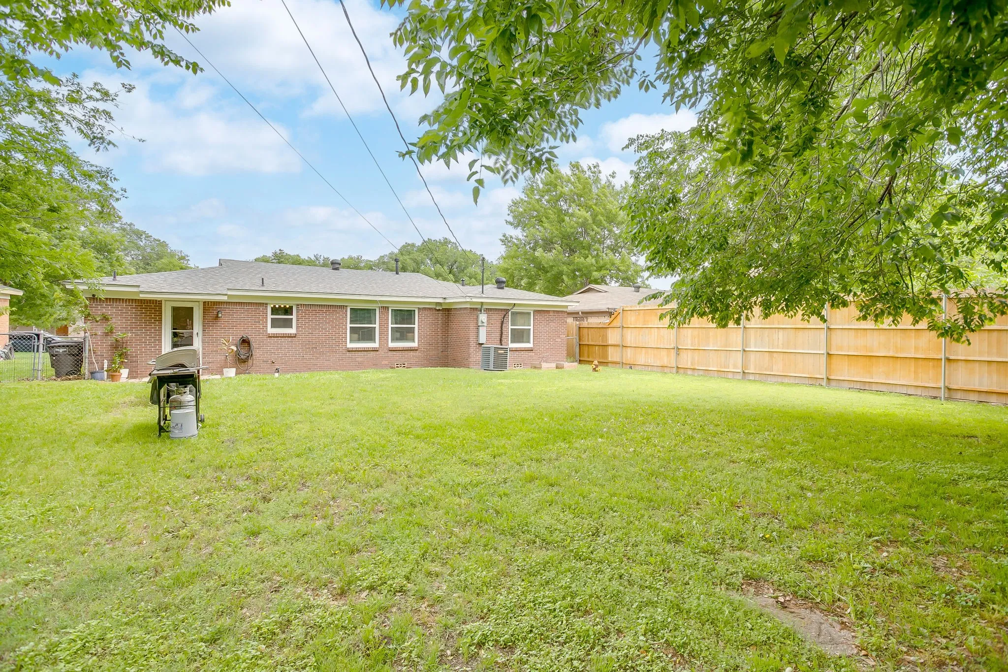 Single Family Residence For Sale in Tarrant County , 5517 Volder Drive, Fort Worth, Texas 76114, 3 Bedroom, 1 Bathroom, 1 Garage spaces, 1,241 Sqft, built in 1955, Preowned, mls#21239777, Real Estate Agent in Fort Worth, Homes For Sale in Tarrant county, Homes For Sale in Fort Worth, Realtor in Fort Worth Texas, Real Estate Brokerage Independent Realty Texas, Luminita Cordes Realtor