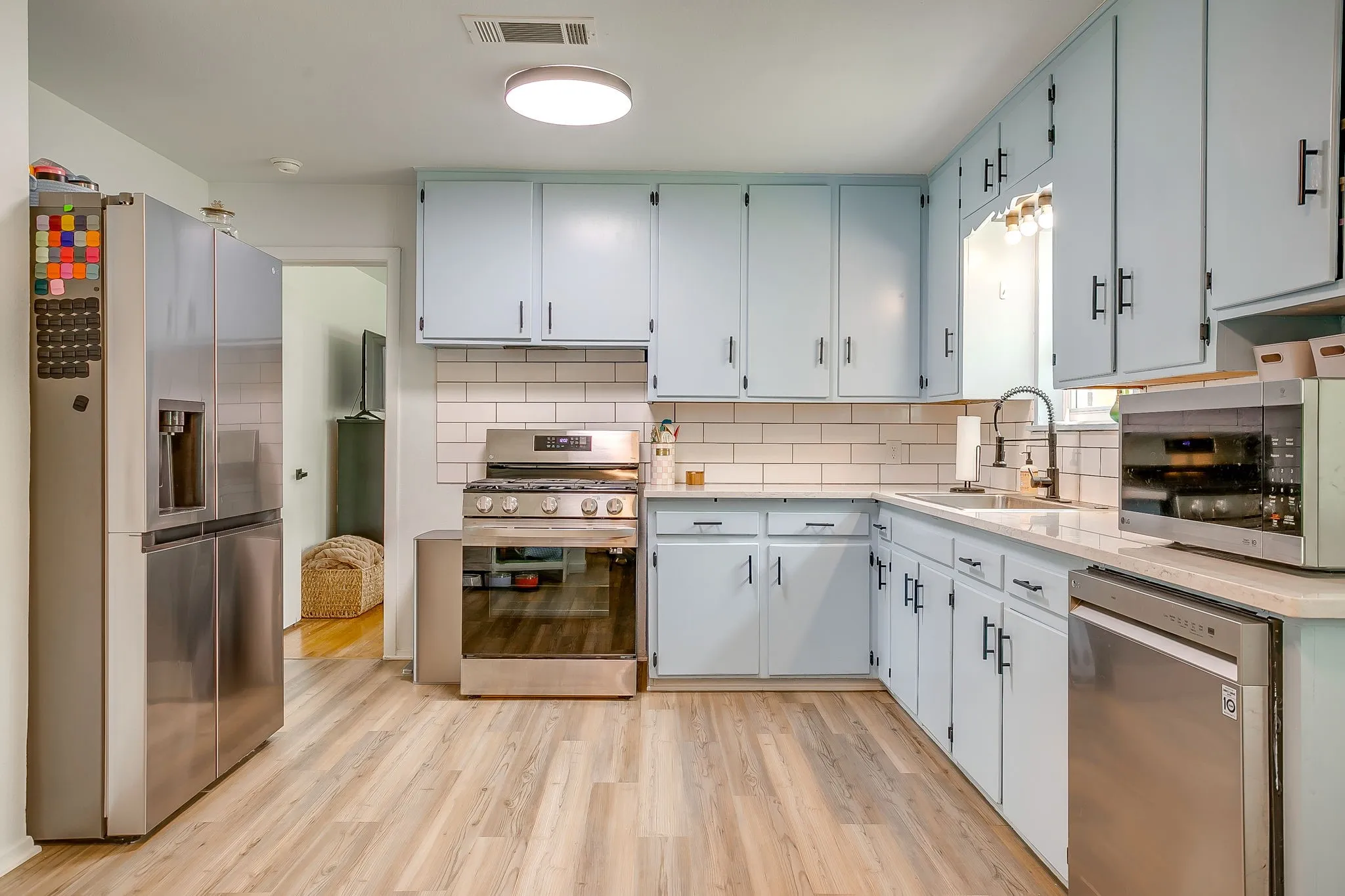 Single Family Residence For Sale in Tarrant County , 5517 Volder Drive, Fort Worth, Texas 76114, 3 Bedroom, 1 Bathroom, 1 Garage spaces, 1,241 Sqft, built in 1955, Preowned, mls#21239777, Real Estate Agent in Fort Worth, Homes For Sale in Tarrant county, Homes For Sale in Fort Worth, Realtor in Fort Worth Texas, Real Estate Brokerage Independent Realty Texas, Luminita Cordes Realtor