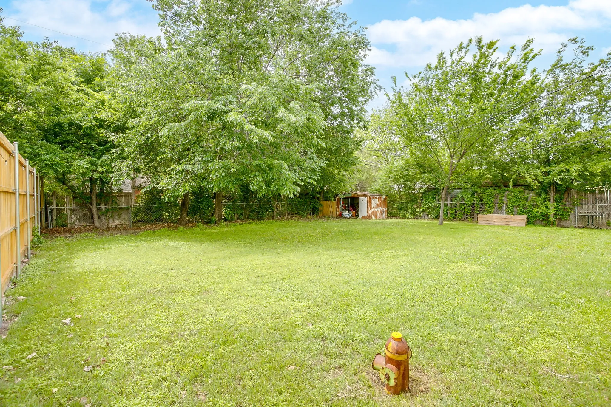 Single Family Residence For Sale in Tarrant County , 5517 Volder Drive, Fort Worth, Texas 76114, 3 Bedroom, 1 Bathroom, 1 Garage spaces, 1,241 Sqft, built in 1955, Preowned, mls#21239777, Real Estate Agent in Fort Worth, Homes For Sale in Tarrant county, Homes For Sale in Fort Worth, Realtor in Fort Worth Texas, Real Estate Brokerage Independent Realty Texas, Luminita Cordes Realtor