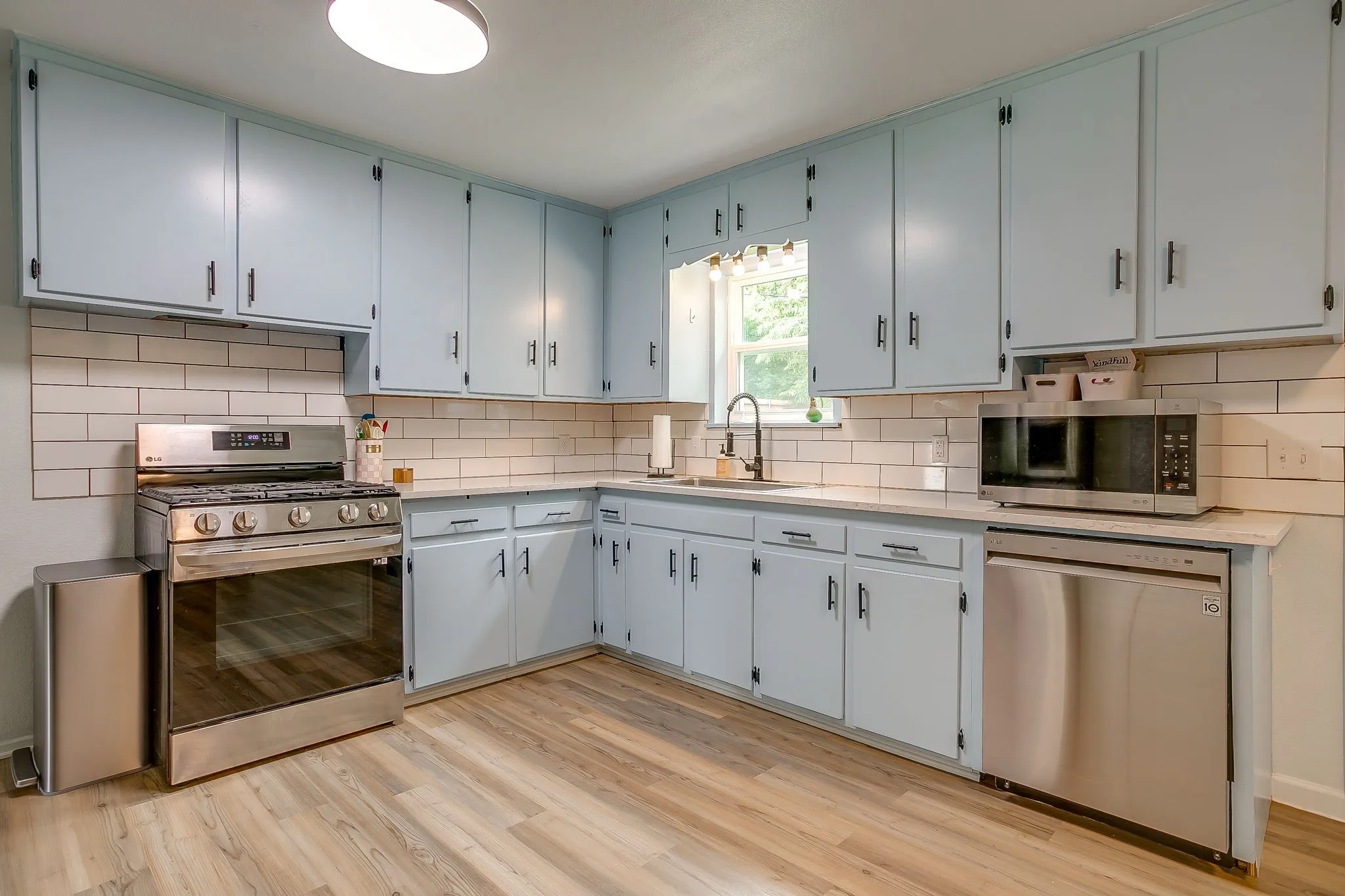 Single Family Residence For Sale in Tarrant County , 5517 Volder Drive, Fort Worth, Texas 76114, 3 Bedroom, 1 Bathroom, 1 Garage spaces, 1,241 Sqft, built in 1955, Preowned, mls#21239777, Real Estate Agent in Fort Worth, Homes For Sale in Tarrant county, Homes For Sale in Fort Worth, Realtor in Fort Worth Texas, Real Estate Brokerage Independent Realty Texas, Luminita Cordes Realtor