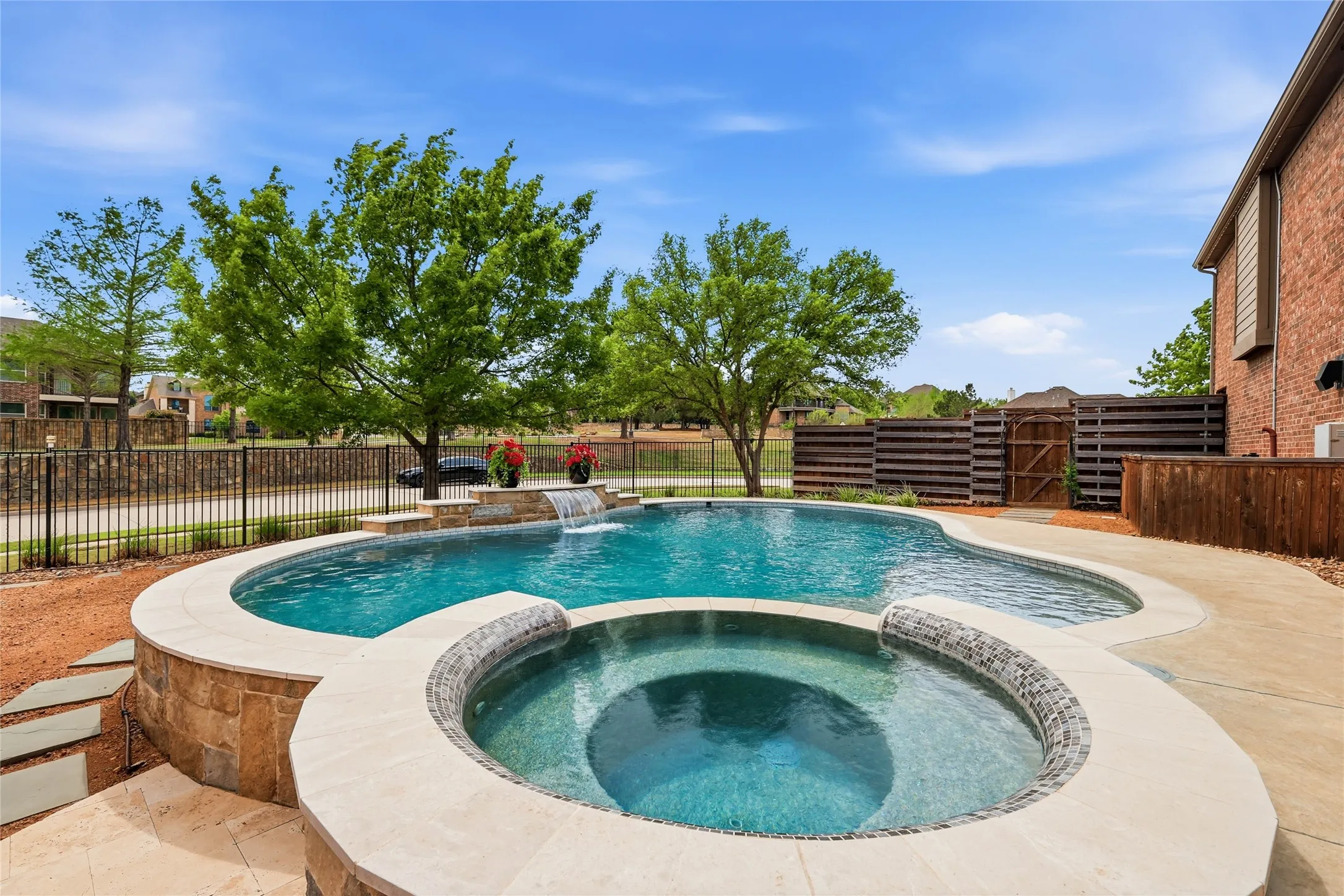 Single Family Residence For Sale in Tarrant County , 509 Northwyck Lane, Keller, Texas 76248, 4 Bedroom, 3 Bathroom, 3 Garage spaces, 3,453 Sqft, built in 2008, Preowned, mls#21239447, Real Estate Agent in Keller, Homes For Sale in Tarrant county, Homes For Sale in Keller, Realtor in Keller Texas, Real Estate Brokerage Independent Realty Texas, Luminita Cordes Realtor