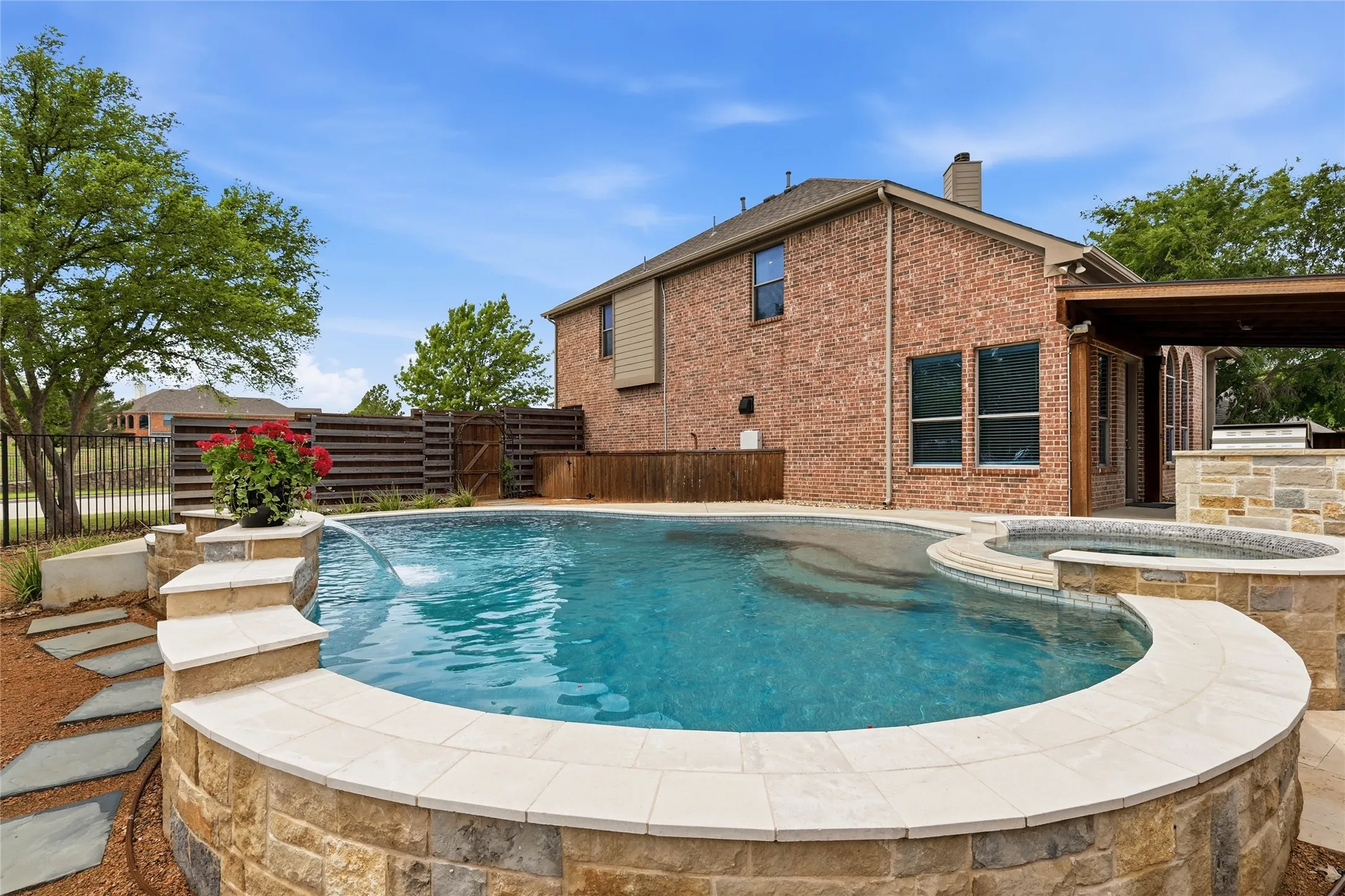 Single Family Residence For Sale in Tarrant County , 509 Northwyck Lane, Keller, Texas 76248, 4 Bedroom, 3 Bathroom, 3 Garage spaces, 3,453 Sqft, built in 2008, Preowned, mls#21239447, Real Estate Agent in Keller, Homes For Sale in Tarrant county, Homes For Sale in Keller, Realtor in Keller Texas, Real Estate Brokerage Independent Realty Texas, Luminita Cordes Realtor