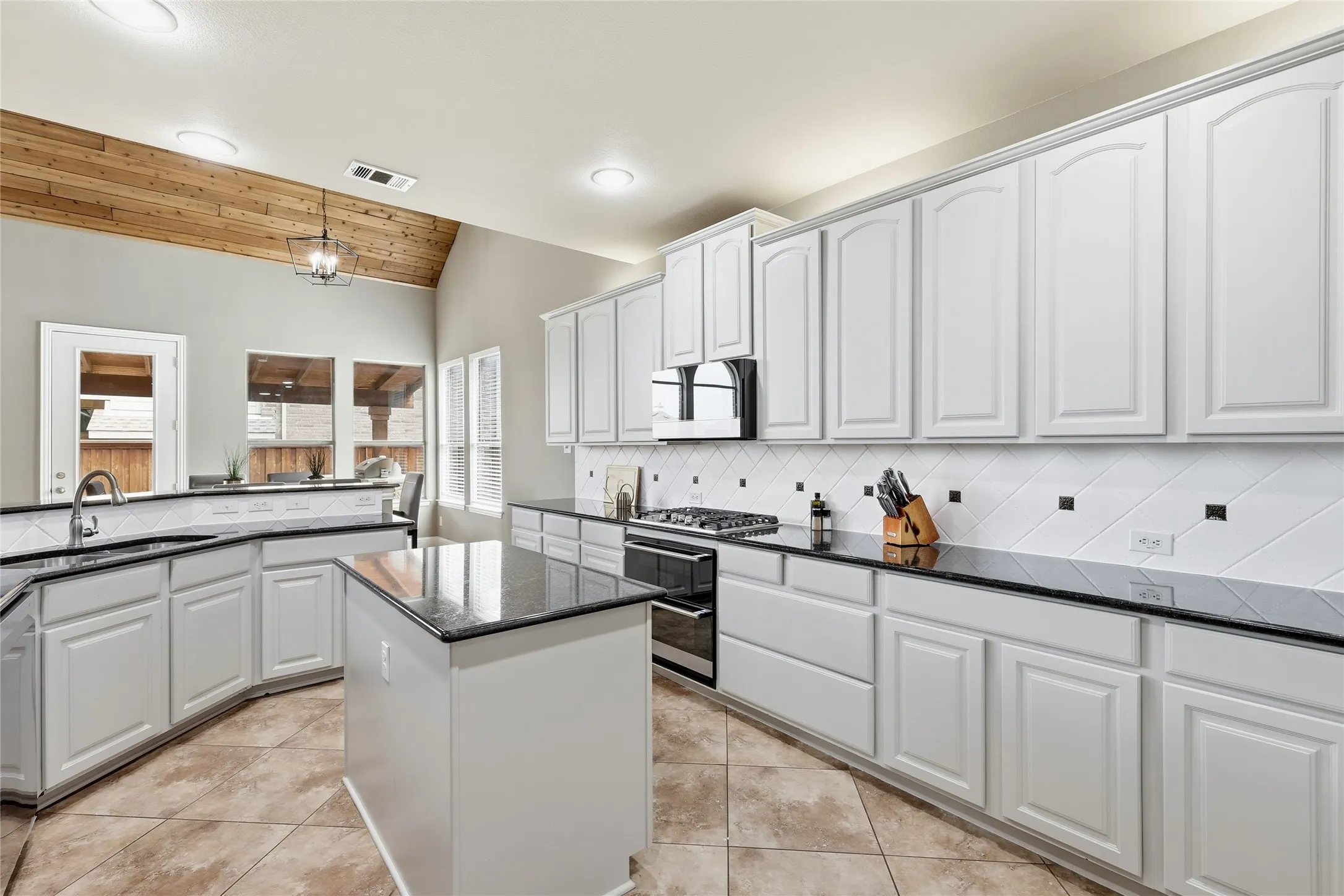 Single Family Residence For Sale in Tarrant County , 509 Northwyck Lane, Keller, Texas 76248, 4 Bedroom, 3 Bathroom, 3 Garage spaces, 3,453 Sqft, built in 2008, Preowned, mls#21239447, Real Estate Agent in Keller, Homes For Sale in Tarrant county, Homes For Sale in Keller, Realtor in Keller Texas, Real Estate Brokerage Independent Realty Texas, Luminita Cordes Realtor