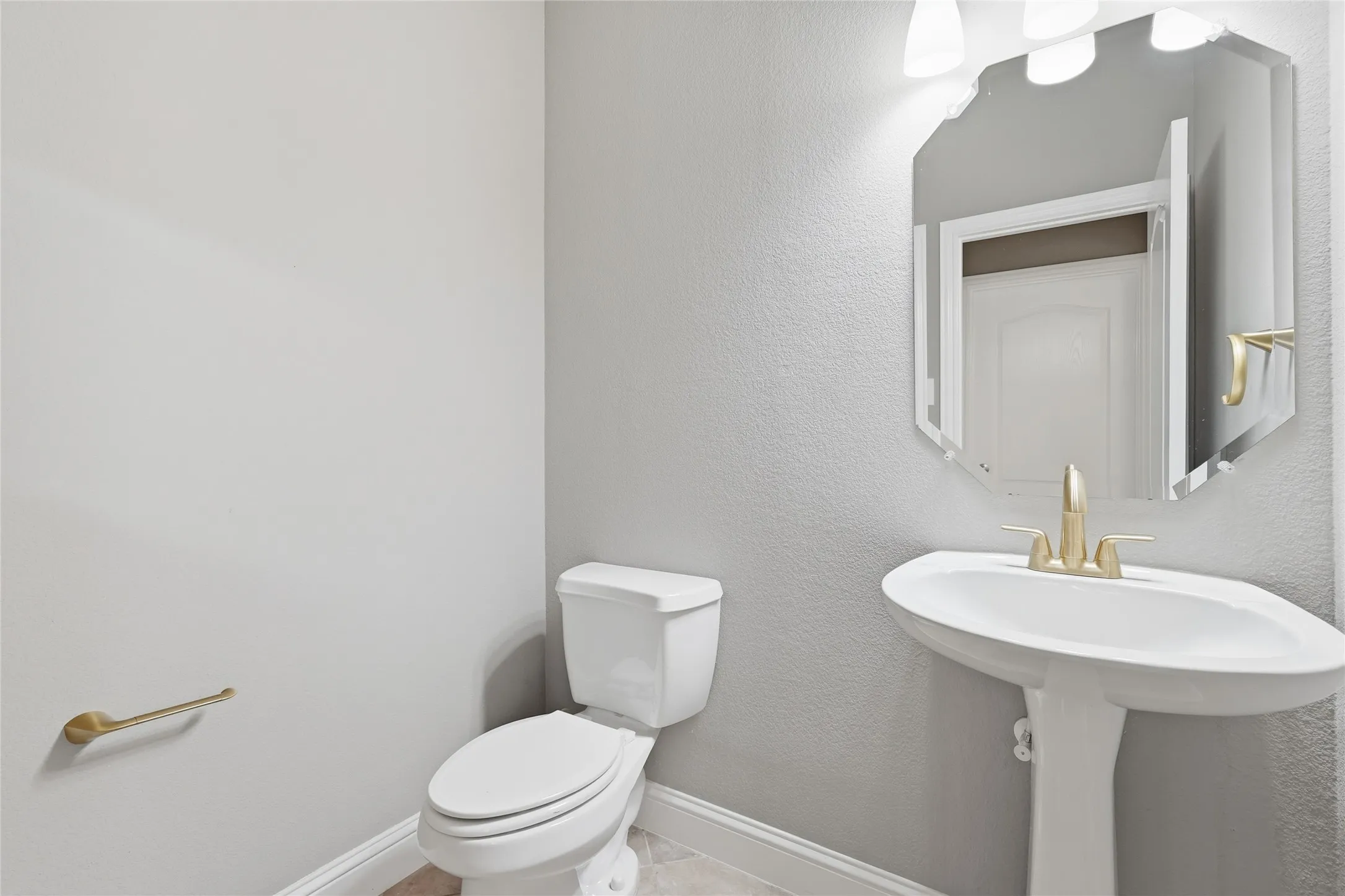 Single Family Residence For Sale in Tarrant County , 509 Northwyck Lane, Keller, Texas 76248, 4 Bedroom, 3 Bathroom, 3 Garage spaces, 3,453 Sqft, built in 2008, Preowned, mls#21239447, Real Estate Agent in Keller, Homes For Sale in Tarrant county, Homes For Sale in Keller, Realtor in Keller Texas, Real Estate Brokerage Independent Realty Texas, Luminita Cordes Realtor