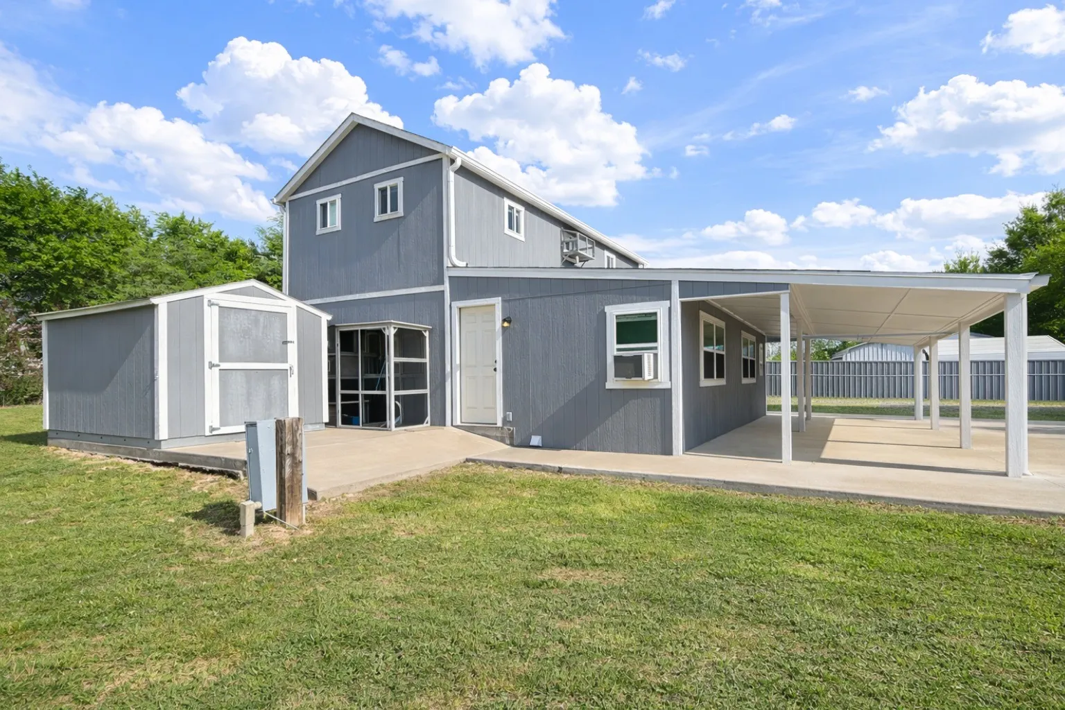 Single Family Residence For Sale in Wood County , 400 Comanche, Quitman, Texas 75783, 1 Bedroom, 1 Bathroom, Garage spaces, 1,440 Sqft, built in 2018, Preowned, mls#21238875, Real Estate Agent in Quitman, Homes For Sale in Wood county, Homes For Sale in Quitman, Realtor in Quitman Texas, Real Estate Brokerage Independent Realty Texas, Luminita Cordes Realtor