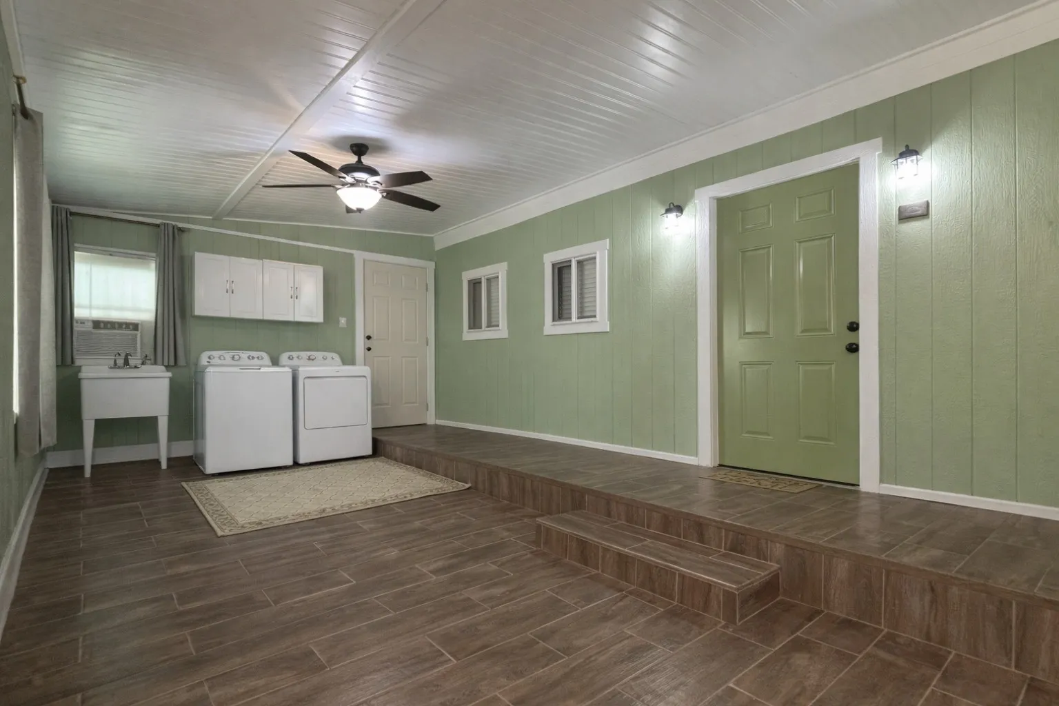 Single Family Residence For Sale in Wood County , 400 Comanche, Quitman, Texas 75783, 1 Bedroom, 1 Bathroom, Garage spaces, 1,440 Sqft, built in 2018, Preowned, mls#21238875, Real Estate Agent in Quitman, Homes For Sale in Wood county, Homes For Sale in Quitman, Realtor in Quitman Texas, Real Estate Brokerage Independent Realty Texas, Luminita Cordes Realtor