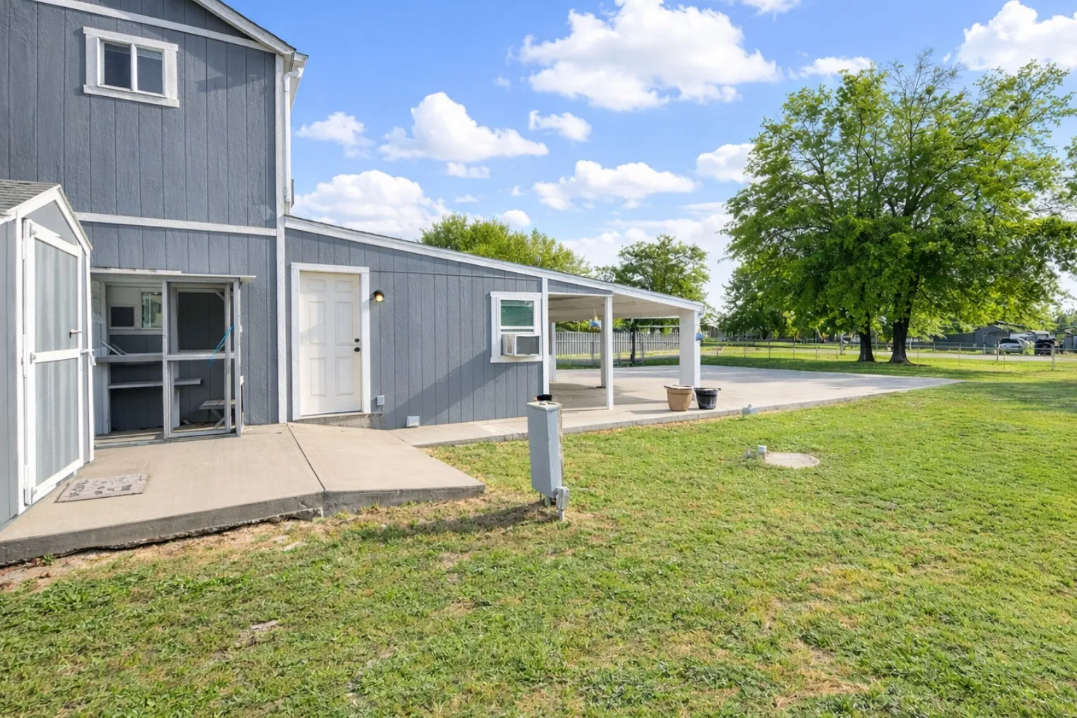 Single Family Residence For Sale in Wood County , 400 Comanche, Quitman, Texas 75783, 1 Bedroom, 1 Bathroom, Garage spaces, 1,440 Sqft, built in 2018, Preowned, mls#21238875, Real Estate Agent in Quitman, Homes For Sale in Wood county, Homes For Sale in Quitman, Realtor in Quitman Texas, Real Estate Brokerage Independent Realty Texas, Luminita Cordes Realtor