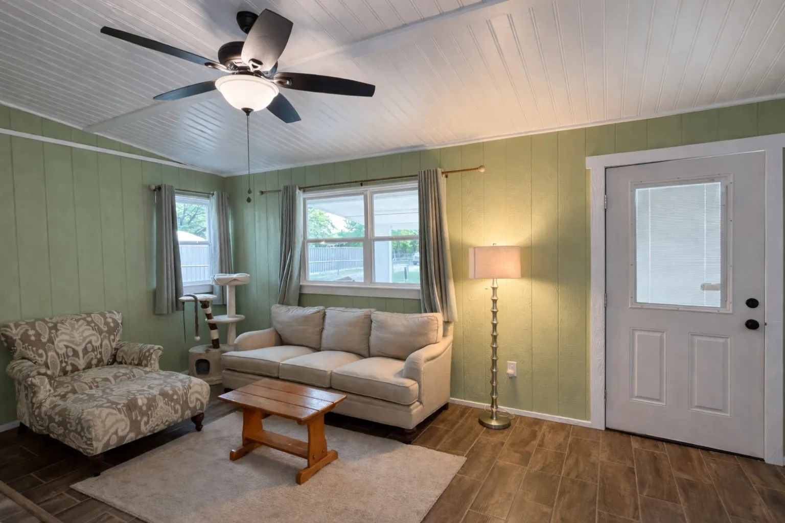 Single Family Residence For Sale in Wood County , 400 Comanche, Quitman, Texas 75783, 1 Bedroom, 1 Bathroom, Garage spaces, 1,440 Sqft, built in 2018, Preowned, mls#21238875, Real Estate Agent in Quitman, Homes For Sale in Wood county, Homes For Sale in Quitman, Realtor in Quitman Texas, Real Estate Brokerage Independent Realty Texas, Luminita Cordes Realtor