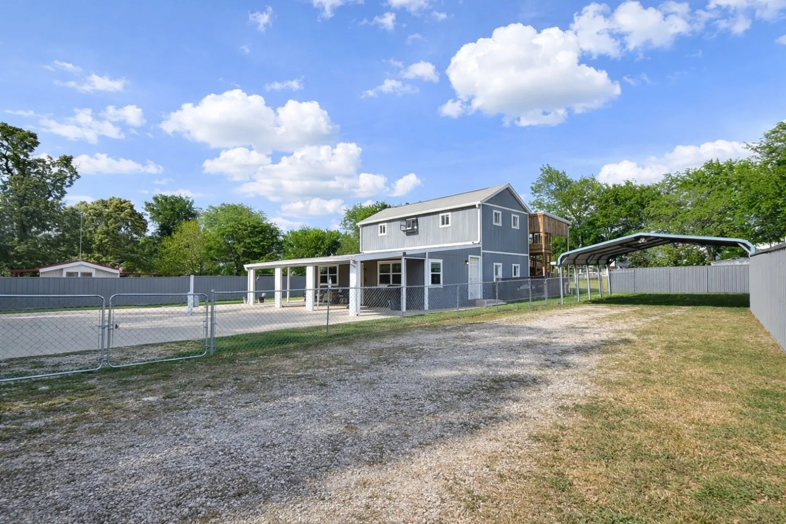 Single Family Residence For Sale in Wood County , 400 Comanche, Quitman, Texas 75783, 1 Bedroom, 1 Bathroom, Garage spaces, 1,440 Sqft, built in 2018, Preowned, mls#21238875, Real Estate Agent in Quitman, Homes For Sale in Wood county, Homes For Sale in Quitman, Realtor in Quitman Texas, Real Estate Brokerage Independent Realty Texas, Luminita Cordes Realtor