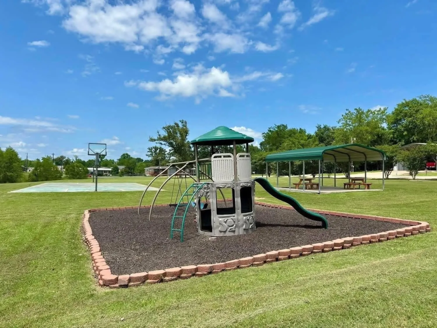 Single Family Residence For Sale in Wood County , 400 Comanche, Quitman, Texas 75783, 1 Bedroom, 1 Bathroom, Garage spaces, 1,440 Sqft, built in 2018, Preowned, mls#21238875, Real Estate Agent in Quitman, Homes For Sale in Wood county, Homes For Sale in Quitman, Realtor in Quitman Texas, Real Estate Brokerage Independent Realty Texas, Luminita Cordes Realtor