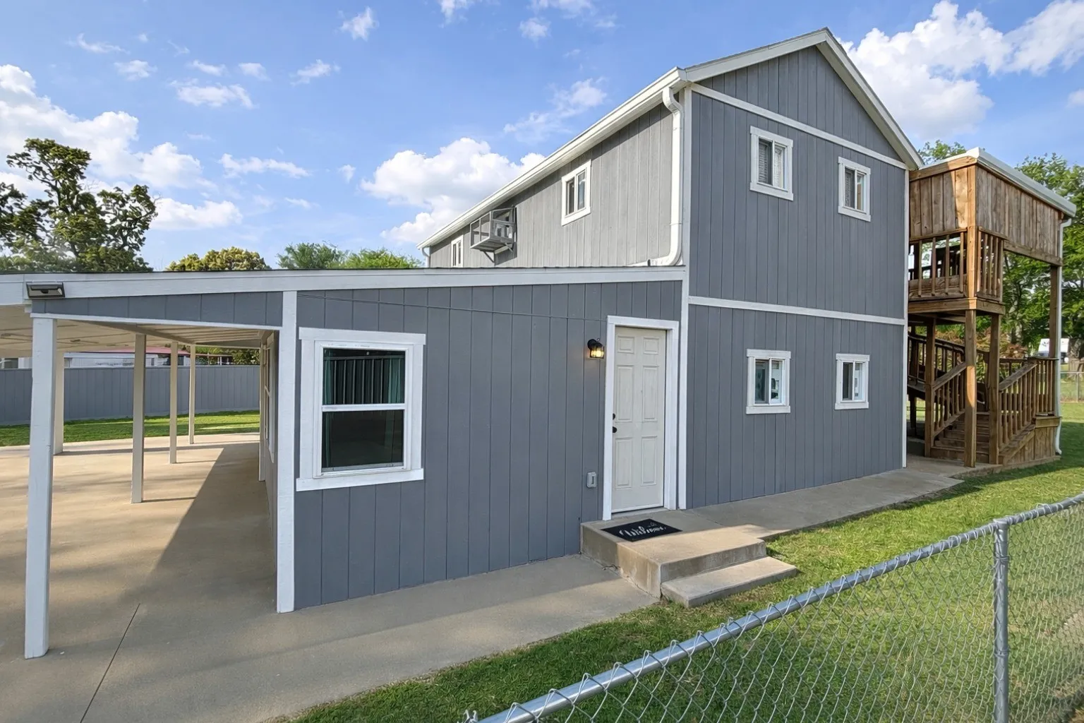 Single Family Residence For Sale in Wood County , 400 Comanche, Quitman, Texas 75783, 1 Bedroom, 1 Bathroom, Garage spaces, 1,440 Sqft, built in 2018, Preowned, mls#21238875, Real Estate Agent in Quitman, Homes For Sale in Wood county, Homes For Sale in Quitman, Realtor in Quitman Texas, Real Estate Brokerage Independent Realty Texas, Luminita Cordes Realtor