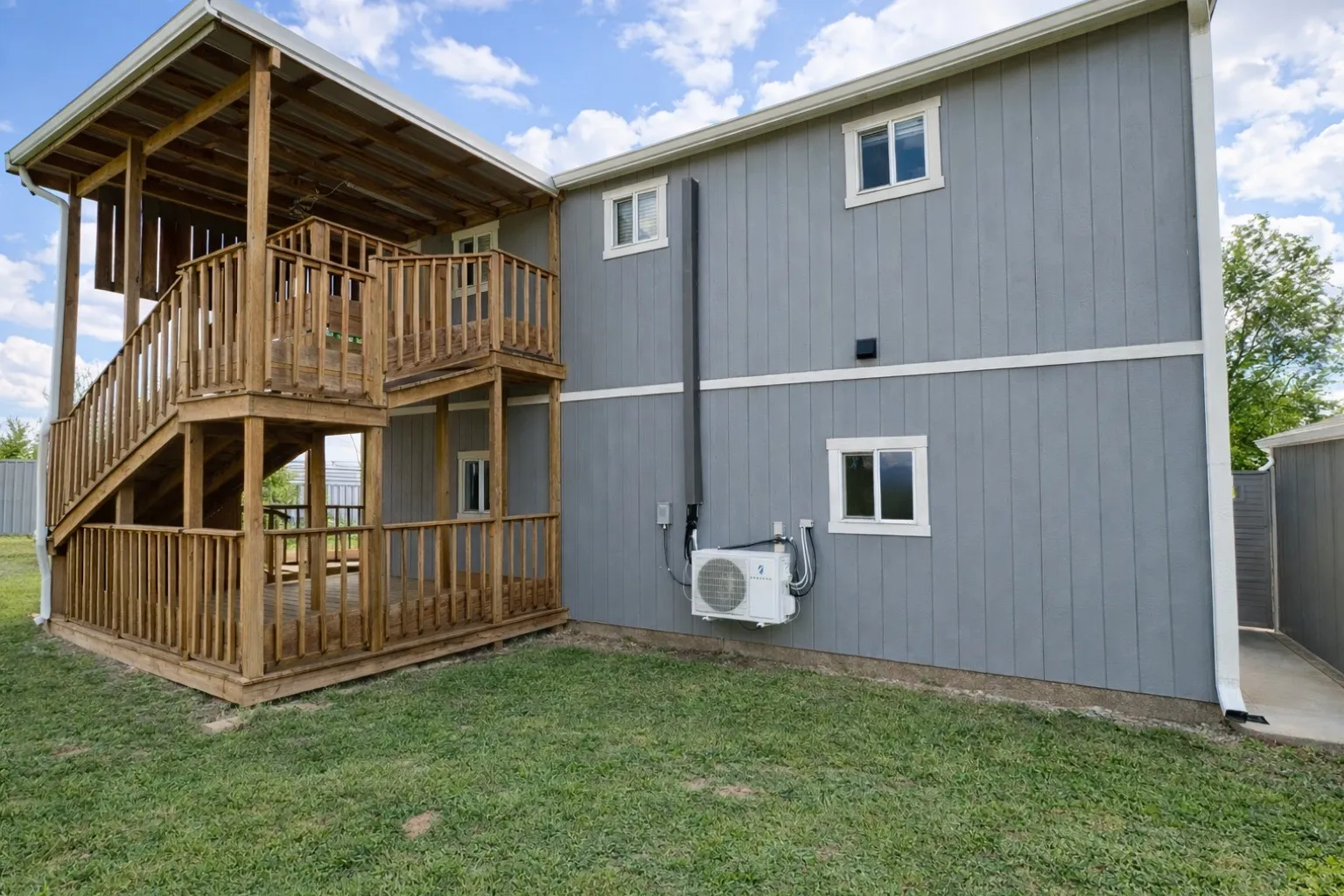 Single Family Residence For Sale in Wood County , 400 Comanche, Quitman, Texas 75783, 1 Bedroom, 1 Bathroom, Garage spaces, 1,440 Sqft, built in 2018, Preowned, mls#21238875, Real Estate Agent in Quitman, Homes For Sale in Wood county, Homes For Sale in Quitman, Realtor in Quitman Texas, Real Estate Brokerage Independent Realty Texas, Luminita Cordes Realtor