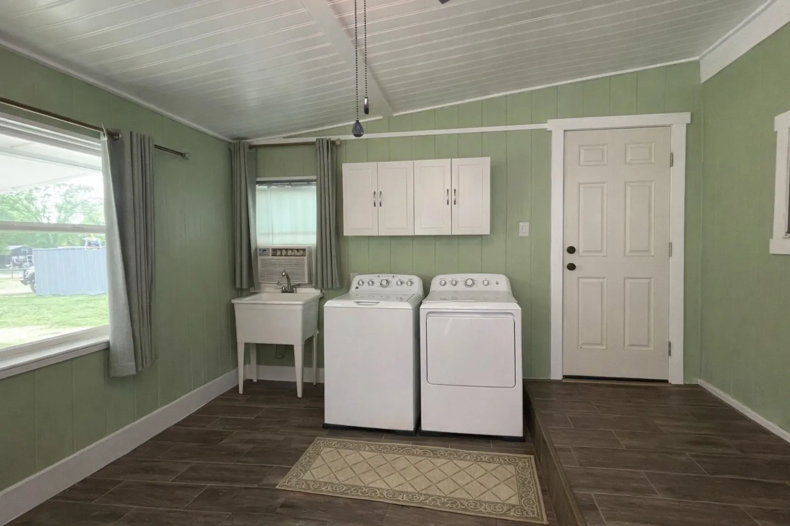 Single Family Residence For Sale in Wood County , 400 Comanche, Quitman, Texas 75783, 1 Bedroom, 1 Bathroom, Garage spaces, 1,440 Sqft, built in 2018, Preowned, mls#21238875, Real Estate Agent in Quitman, Homes For Sale in Wood county, Homes For Sale in Quitman, Realtor in Quitman Texas, Real Estate Brokerage Independent Realty Texas, Luminita Cordes Realtor