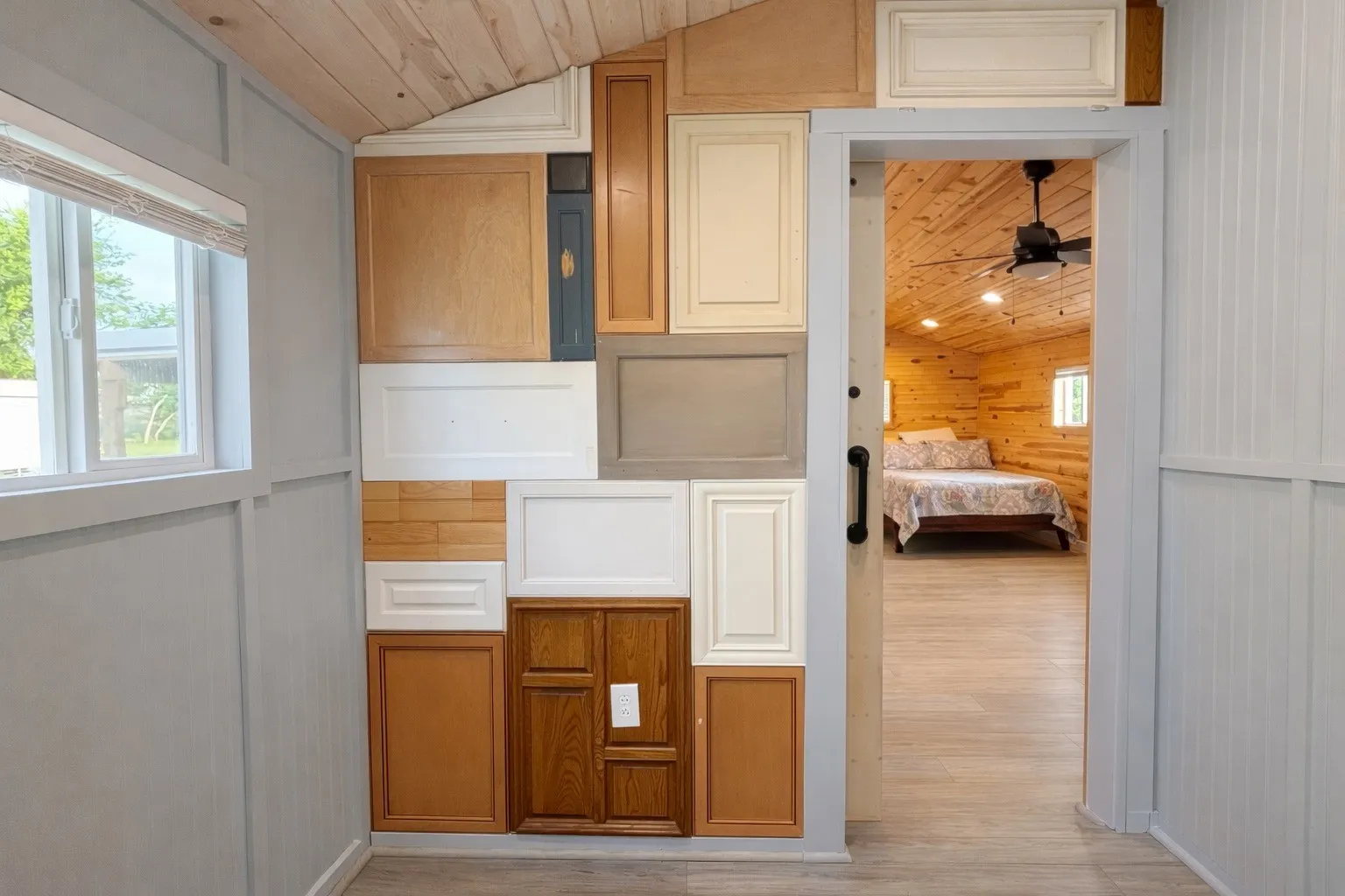 Single Family Residence For Sale in Wood County , 400 Comanche, Quitman, Texas 75783, 1 Bedroom, 1 Bathroom, Garage spaces, 1,440 Sqft, built in 2018, Preowned, mls#21238875, Real Estate Agent in Quitman, Homes For Sale in Wood county, Homes For Sale in Quitman, Realtor in Quitman Texas, Real Estate Brokerage Independent Realty Texas, Luminita Cordes Realtor