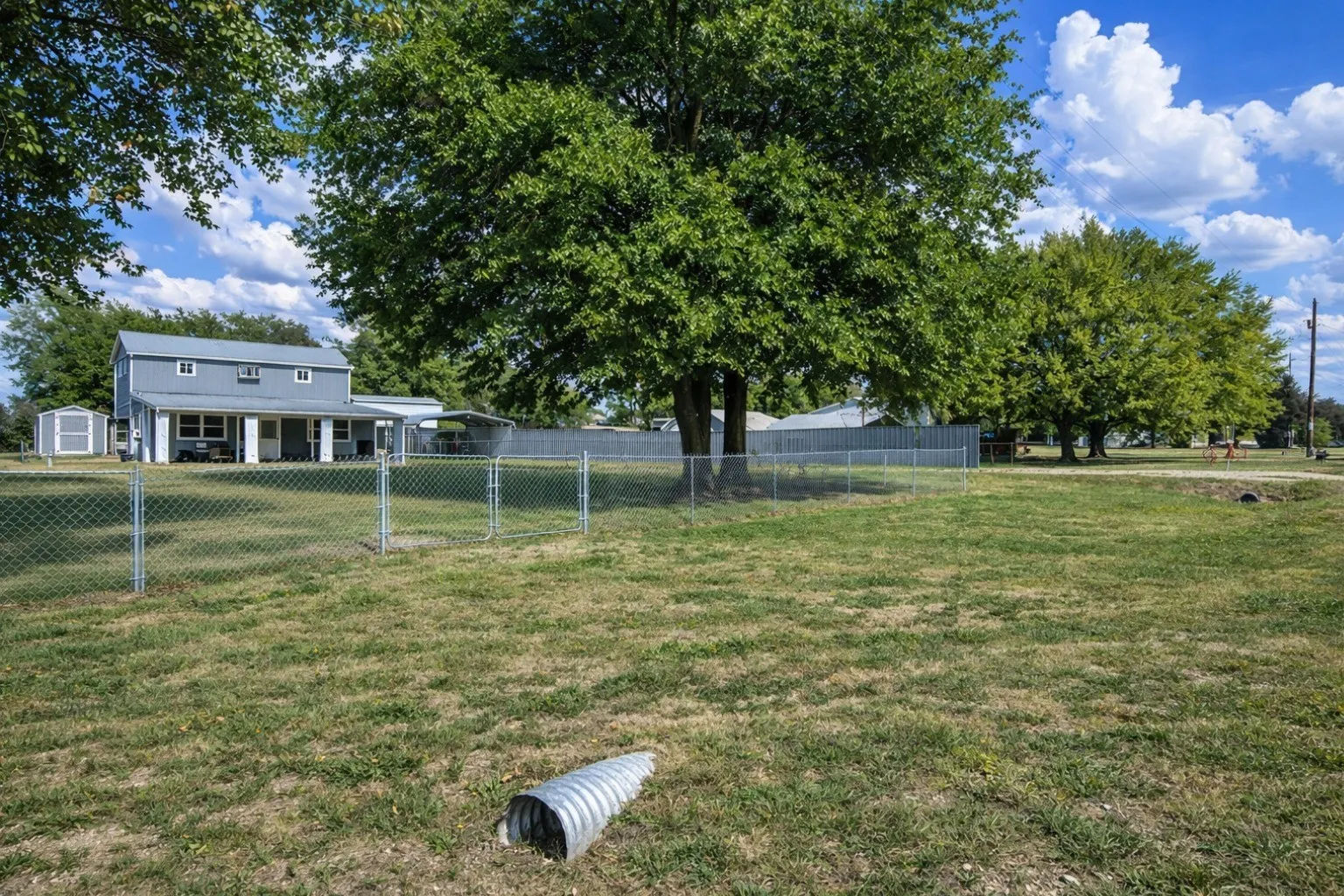 Single Family Residence For Sale in Wood County , 400 Comanche, Quitman, Texas 75783, 1 Bedroom, 1 Bathroom, Garage spaces, 1,440 Sqft, built in 2018, Preowned, mls#21238875, Real Estate Agent in Quitman, Homes For Sale in Wood county, Homes For Sale in Quitman, Realtor in Quitman Texas, Real Estate Brokerage Independent Realty Texas, Luminita Cordes Realtor
