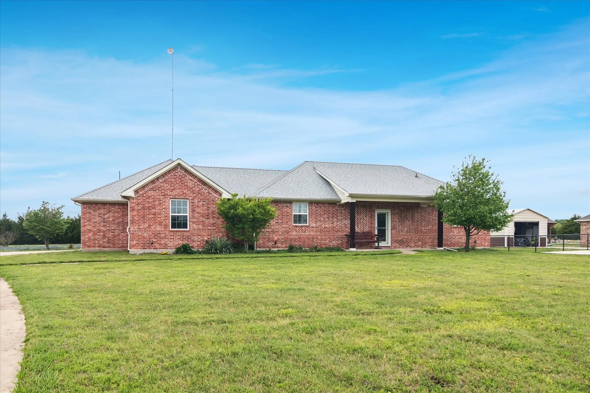 Single Family Residence For Sale in Collin County , 949 Stephen Court, Farmersville, Texas 75442, 4 Bedrooms, 3 Bathrooms, 3 Garage spaces, 2,567 Sqft, built in 2015, Preowned, Price $475,895, mls#21238555, Real Estate Agent in Farmersville, Homes For Sale in Collin county, Homes For Sale in Farmersville, Realtor in Farmersville Texas, Real Estate Brokerage Independent Realty Texas, Luminita Cordes Realtor