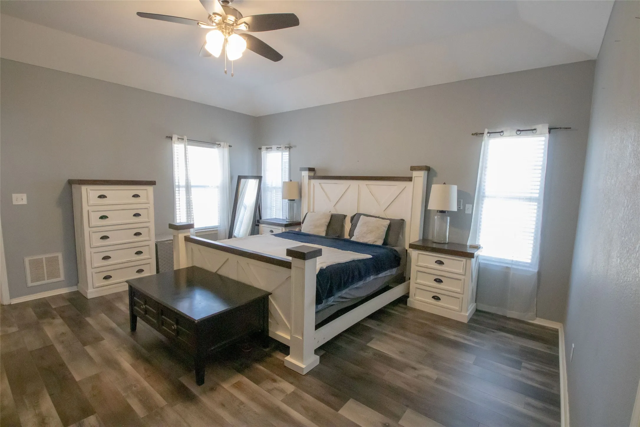Single Family Residence For Sale in Grayson County , 514 Preston Drive, Pottsboro, Texas 75076, 4 Bedroom, 4 Bathroom, 2 Garage spaces, 3,303 Sqft, built in 1996, mls#21238315, Real Estate Agent in Pottsboro, Homes For Sale in Grayson county, Homes For Sale in Pottsboro, Realtor in Pottsboro Texas, Real Estate Brokerage Independent Realty Texas, Luminita Cordes Realtor