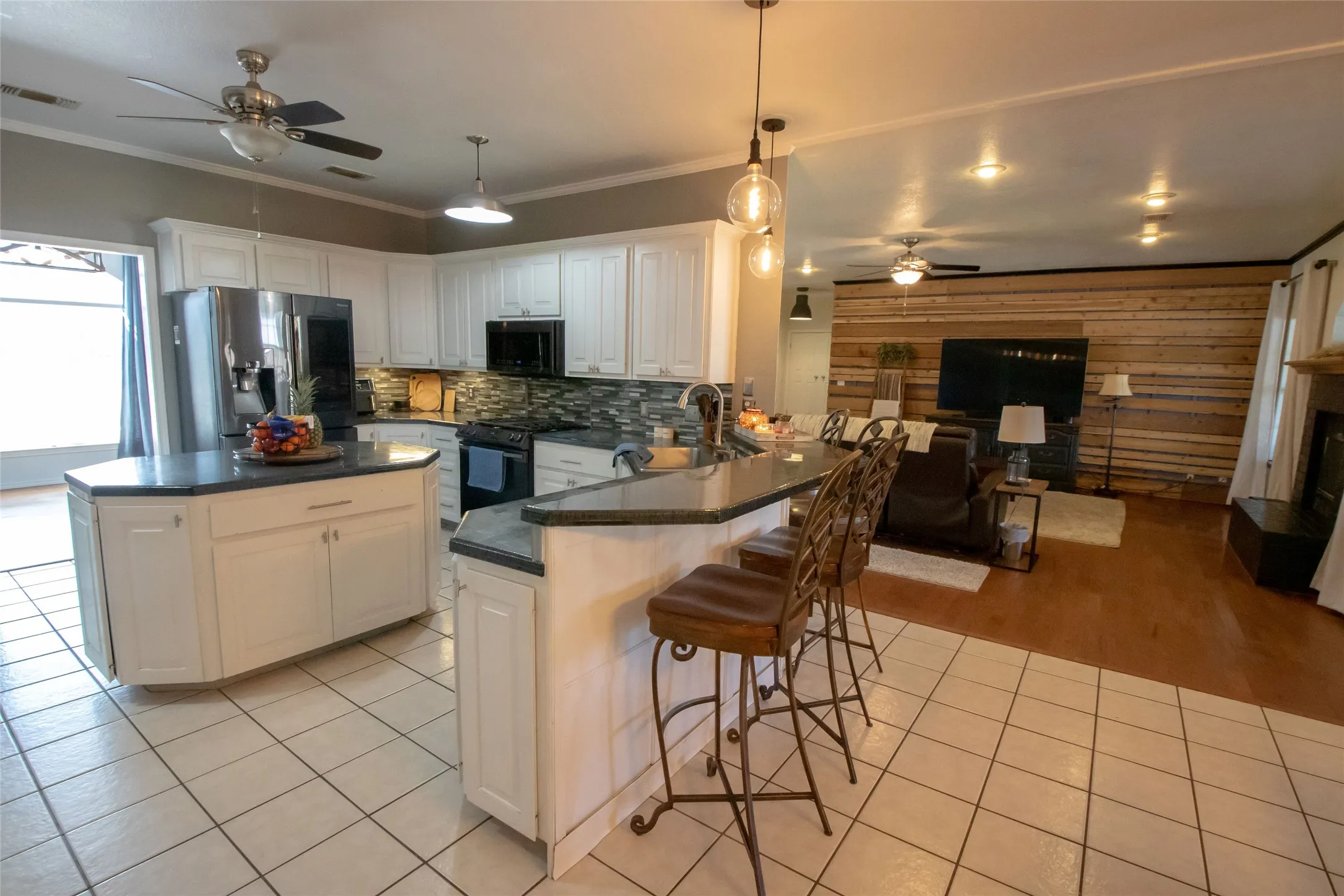 Single Family Residence For Sale in Grayson County , 514 Preston Drive, Pottsboro, Texas 75076, 4 Bedroom, 4 Bathroom, 2 Garage spaces, 3,303 Sqft, built in 1996, mls#21238315, Real Estate Agent in Pottsboro, Homes For Sale in Grayson county, Homes For Sale in Pottsboro, Realtor in Pottsboro Texas, Real Estate Brokerage Independent Realty Texas, Luminita Cordes Realtor