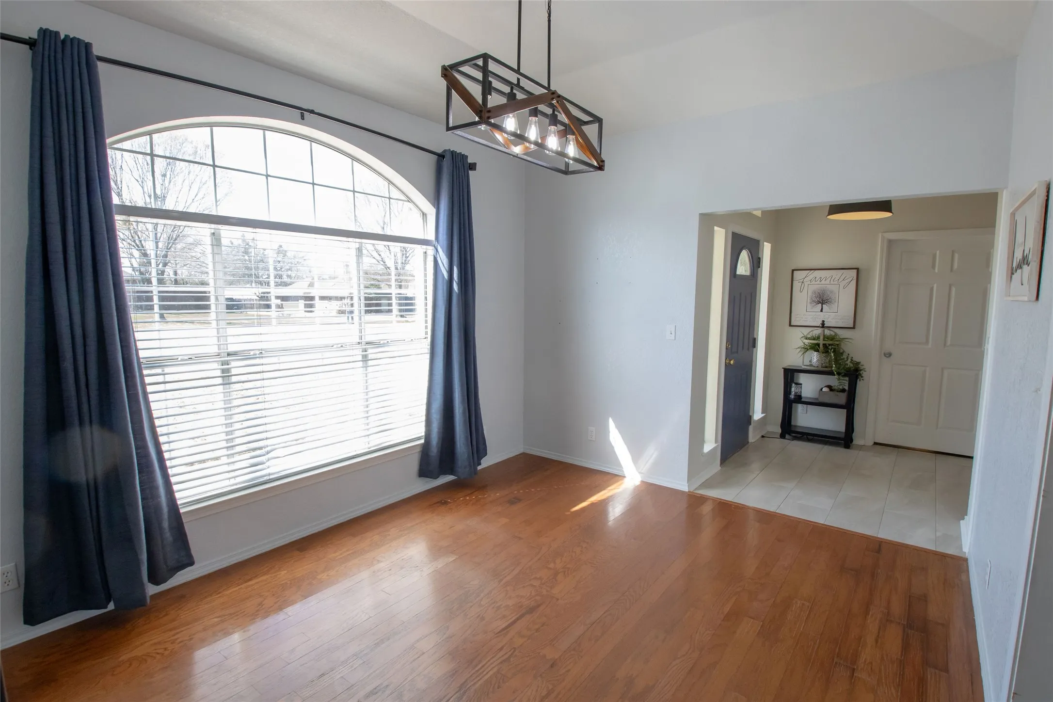 Single Family Residence For Sale in Grayson County , 514 Preston Drive, Pottsboro, Texas 75076, 4 Bedroom, 4 Bathroom, 2 Garage spaces, 3,303 Sqft, built in 1996, mls#21238315, Real Estate Agent in Pottsboro, Homes For Sale in Grayson county, Homes For Sale in Pottsboro, Realtor in Pottsboro Texas, Real Estate Brokerage Independent Realty Texas, Luminita Cordes Realtor