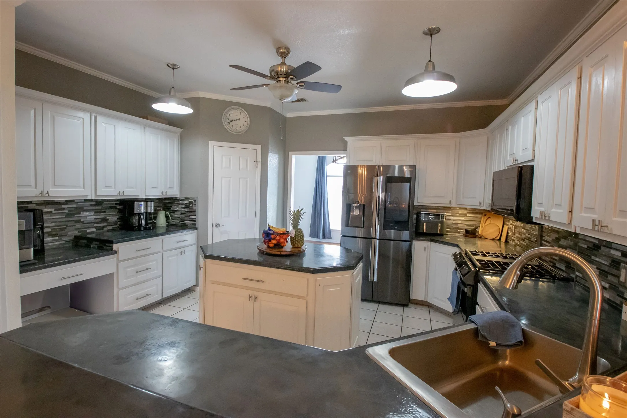 Single Family Residence For Sale in Grayson County , 514 Preston Drive, Pottsboro, Texas 75076, 4 Bedroom, 4 Bathroom, 2 Garage spaces, 3,303 Sqft, built in 1996, mls#21238315, Real Estate Agent in Pottsboro, Homes For Sale in Grayson county, Homes For Sale in Pottsboro, Realtor in Pottsboro Texas, Real Estate Brokerage Independent Realty Texas, Luminita Cordes Realtor