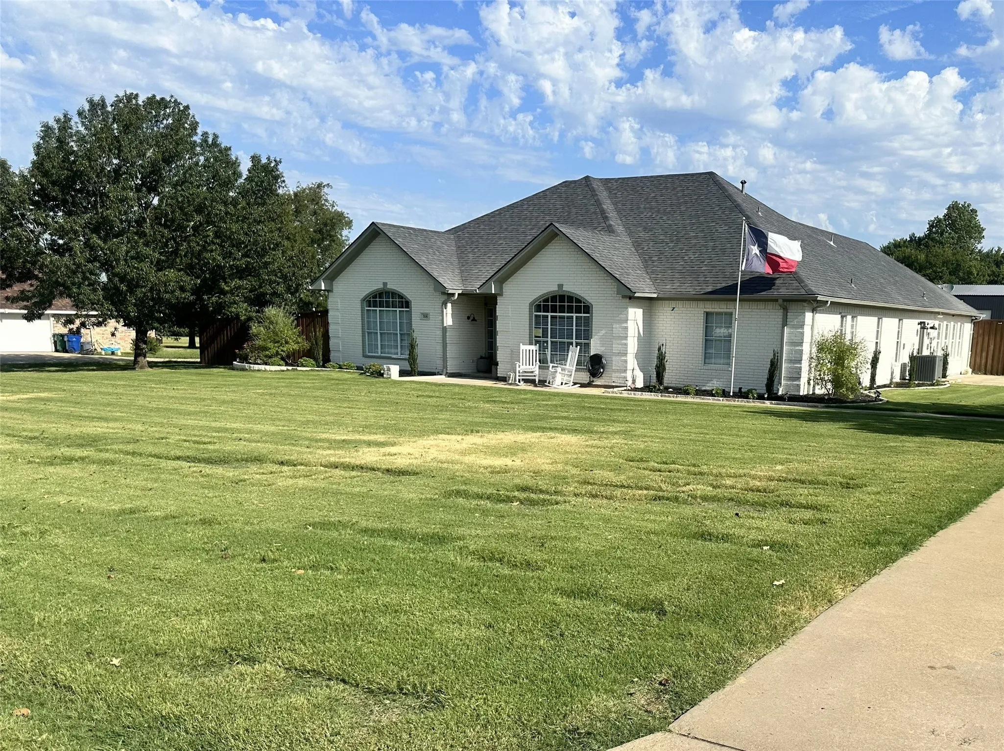 Single Family Residence For Sale in Grayson County , 514 Preston Drive, Pottsboro, Texas 75076, 4 Bedroom, 4 Bathroom, 2 Garage spaces, 3,303 Sqft, built in 1996, mls#21238315, Real Estate Agent in Pottsboro, Homes For Sale in Grayson county, Homes For Sale in Pottsboro, Realtor in Pottsboro Texas, Real Estate Brokerage Independent Realty Texas, Luminita Cordes Realtor