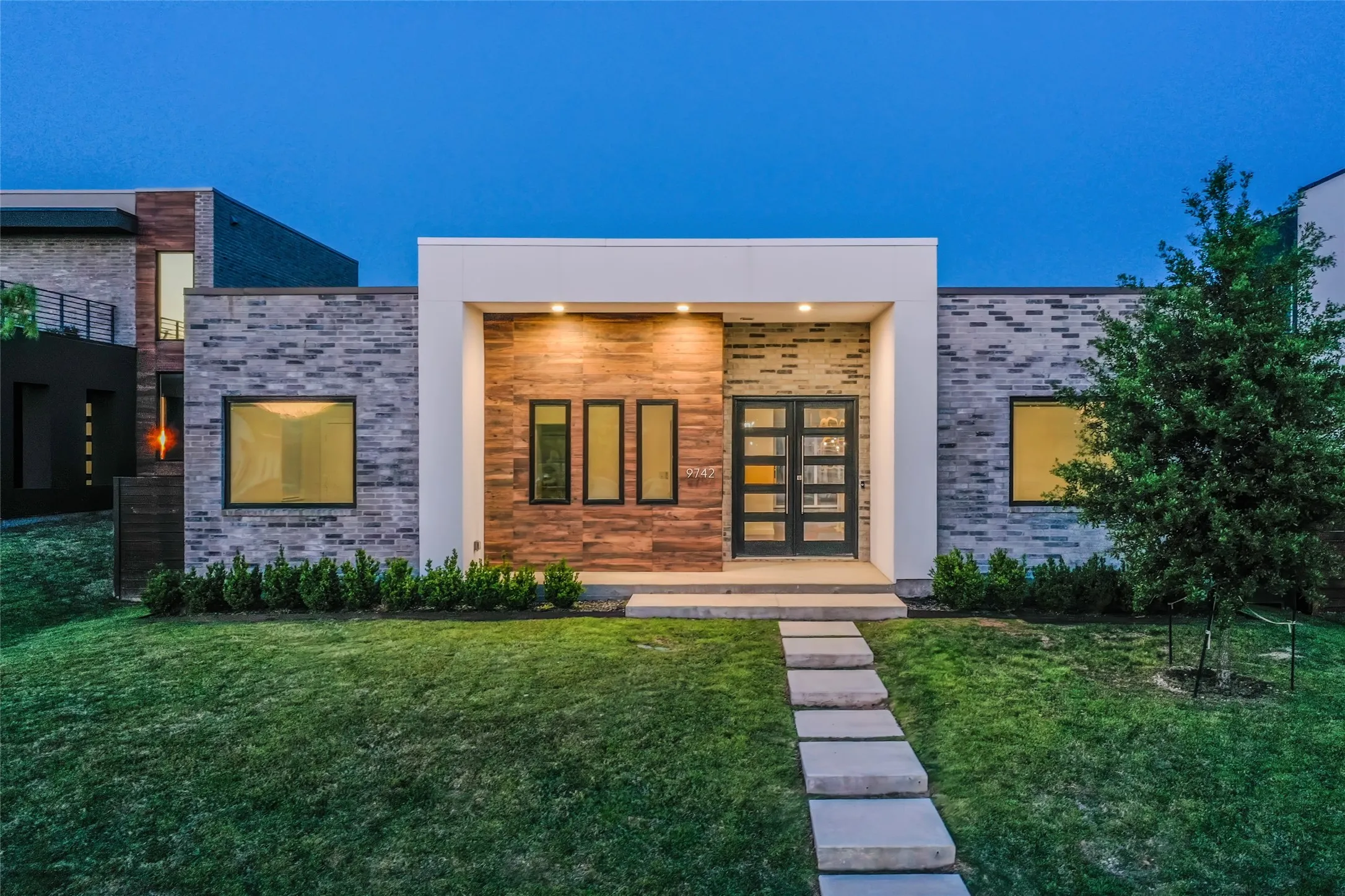 Single Family Residence For Sale in Collin County , 9742 Sunset Drive, Frisco, Texas 75033, 4 Bedroom, 3 Bathroom, 2 Garage spaces, 2,427 Sqft, built in 2021, Preowned, mls#21230305, Real Estate Agent in Frisco, Homes For Sale in Collin county, Homes For Sale in Frisco, Realtor in Frisco Texas, Real Estate Brokerage Independent Realty Texas, Luminita Cordes Realtor