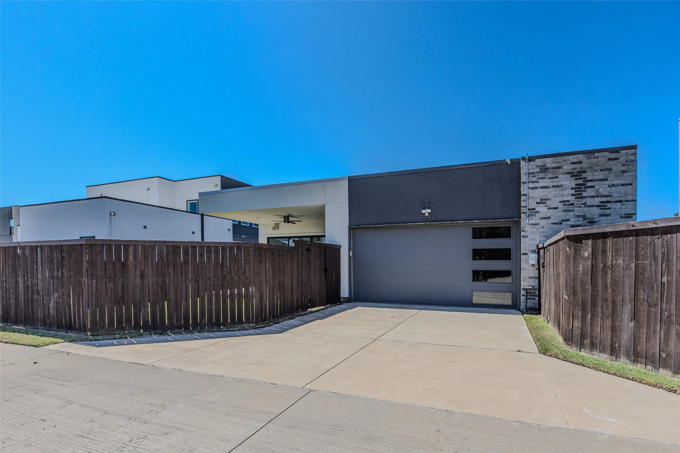 Single Family Residence For Sale in Collin County , 9742 Sunset Drive, Frisco, Texas 75033, 4 Bedroom, 3 Bathroom, 2 Garage spaces, 2,427 Sqft, built in 2021, Preowned, mls#21230305, Real Estate Agent in Frisco, Homes For Sale in Collin county, Homes For Sale in Frisco, Realtor in Frisco Texas, Real Estate Brokerage Independent Realty Texas, Luminita Cordes Realtor