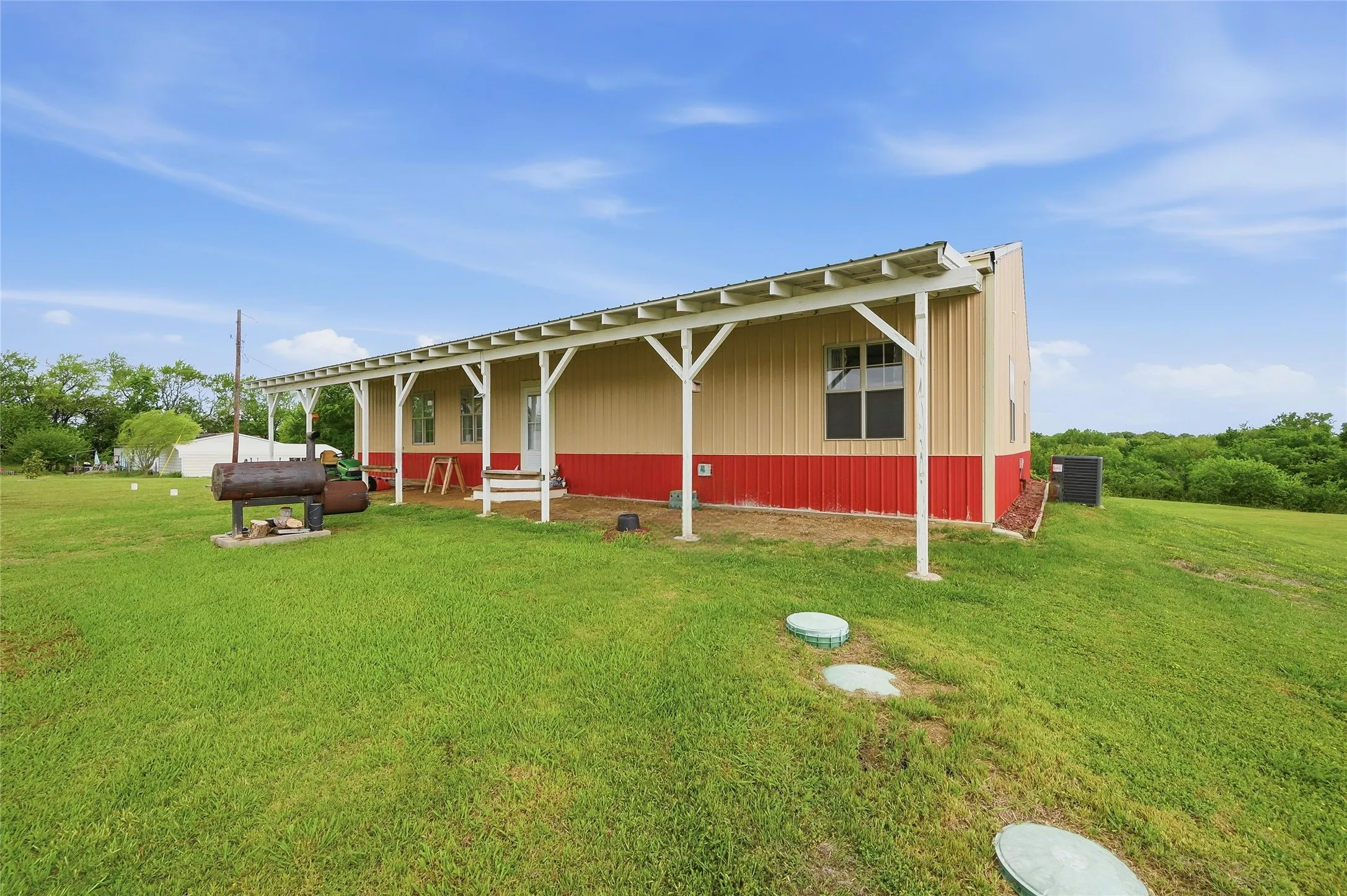 Single Family Residence For Sale in Grayson County , 1464 Keyes Road, Sherman, Texas 75092, 3 Bedroom, 2 Bathroom, Garage spaces, 2,400 Sqft, built in 2015, mls#21237386, Real Estate Agent in Sherman, Homes For Sale in Grayson county, Homes For Sale in Sherman, Realtor in Sherman Texas, Real Estate Brokerage Independent Realty Texas, Luminita Cordes Realtor