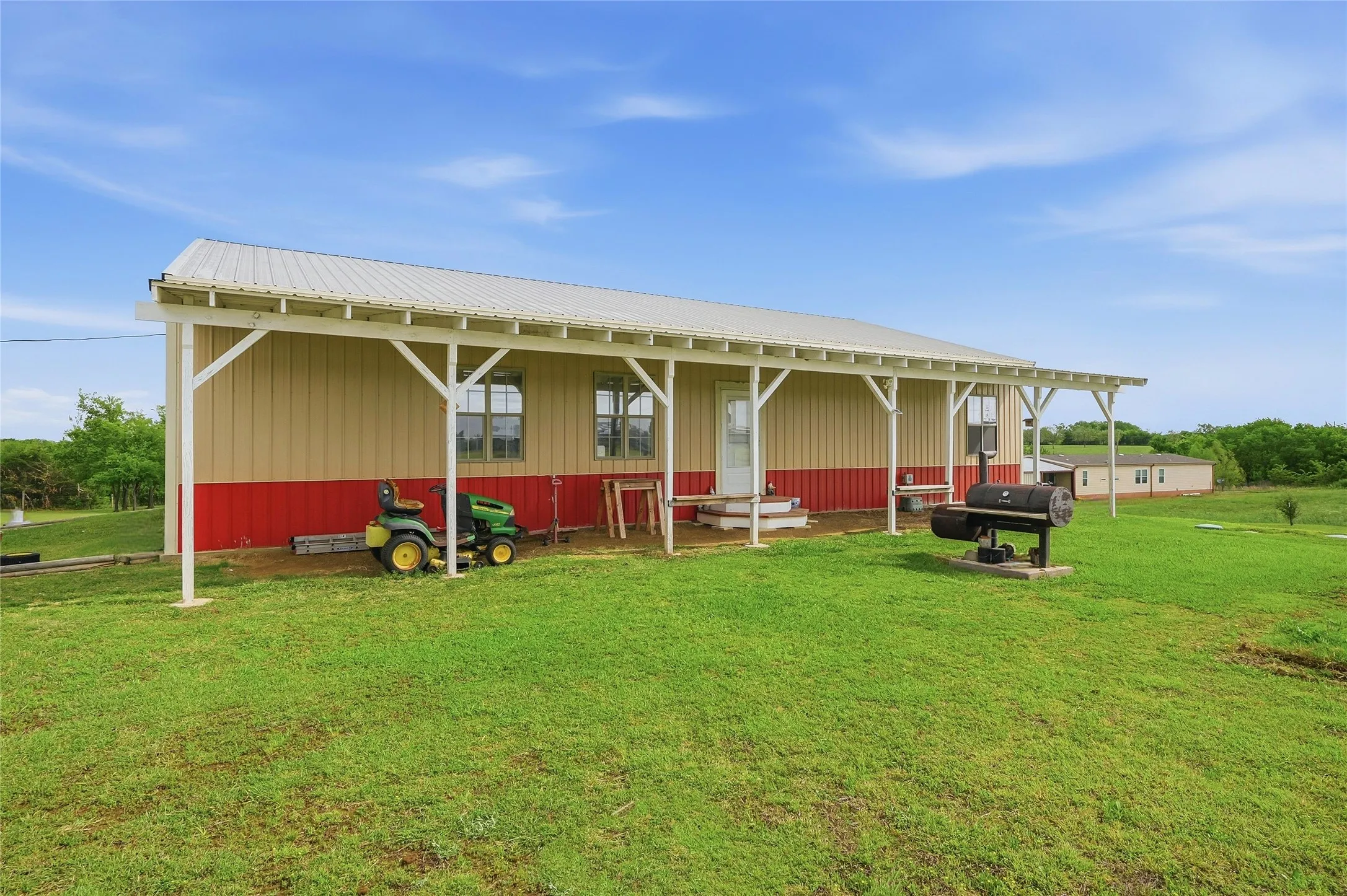 Single Family Residence For Sale in Grayson County , 1464 Keyes Road, Sherman, Texas 75092, 3 Bedroom, 2 Bathroom, Garage spaces, 2,400 Sqft, built in 2015, mls#21237386, Real Estate Agent in Sherman, Homes For Sale in Grayson county, Homes For Sale in Sherman, Realtor in Sherman Texas, Real Estate Brokerage Independent Realty Texas, Luminita Cordes Realtor