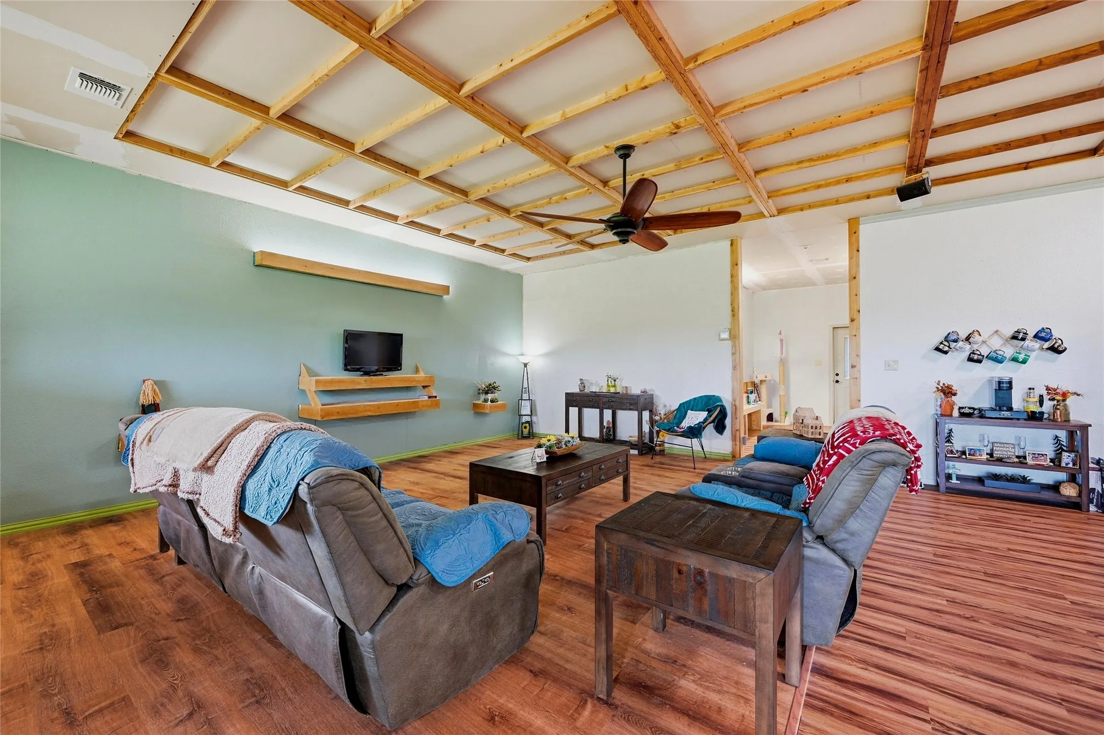 Single Family Residence For Sale in Grayson County , 1464 Keyes Road, Sherman, Texas 75092, 3 Bedroom, 2 Bathroom, Garage spaces, 2,400 Sqft, built in 2015, mls#21237386, Real Estate Agent in Sherman, Homes For Sale in Grayson county, Homes For Sale in Sherman, Realtor in Sherman Texas, Real Estate Brokerage Independent Realty Texas, Luminita Cordes Realtor