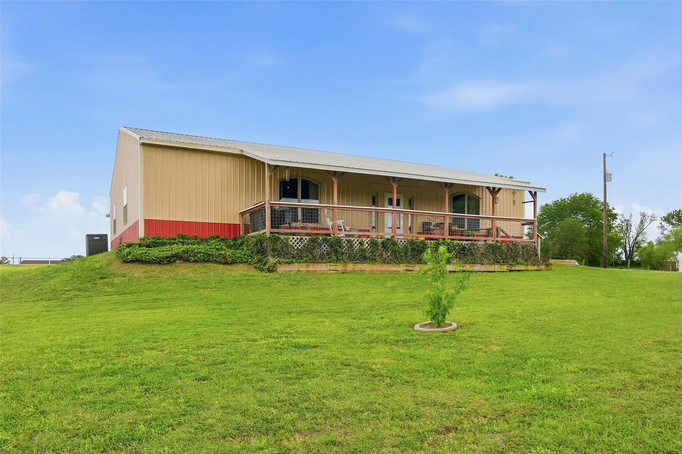 Single Family Residence For Sale in Grayson County , 1464 Keyes Road, Sherman, Texas 75092, 3 Bedroom, 2 Bathroom, Garage spaces, 2,400 Sqft, built in 2015, mls#21237386, Real Estate Agent in Sherman, Homes For Sale in Grayson county, Homes For Sale in Sherman, Realtor in Sherman Texas, Real Estate Brokerage Independent Realty Texas, Luminita Cordes Realtor