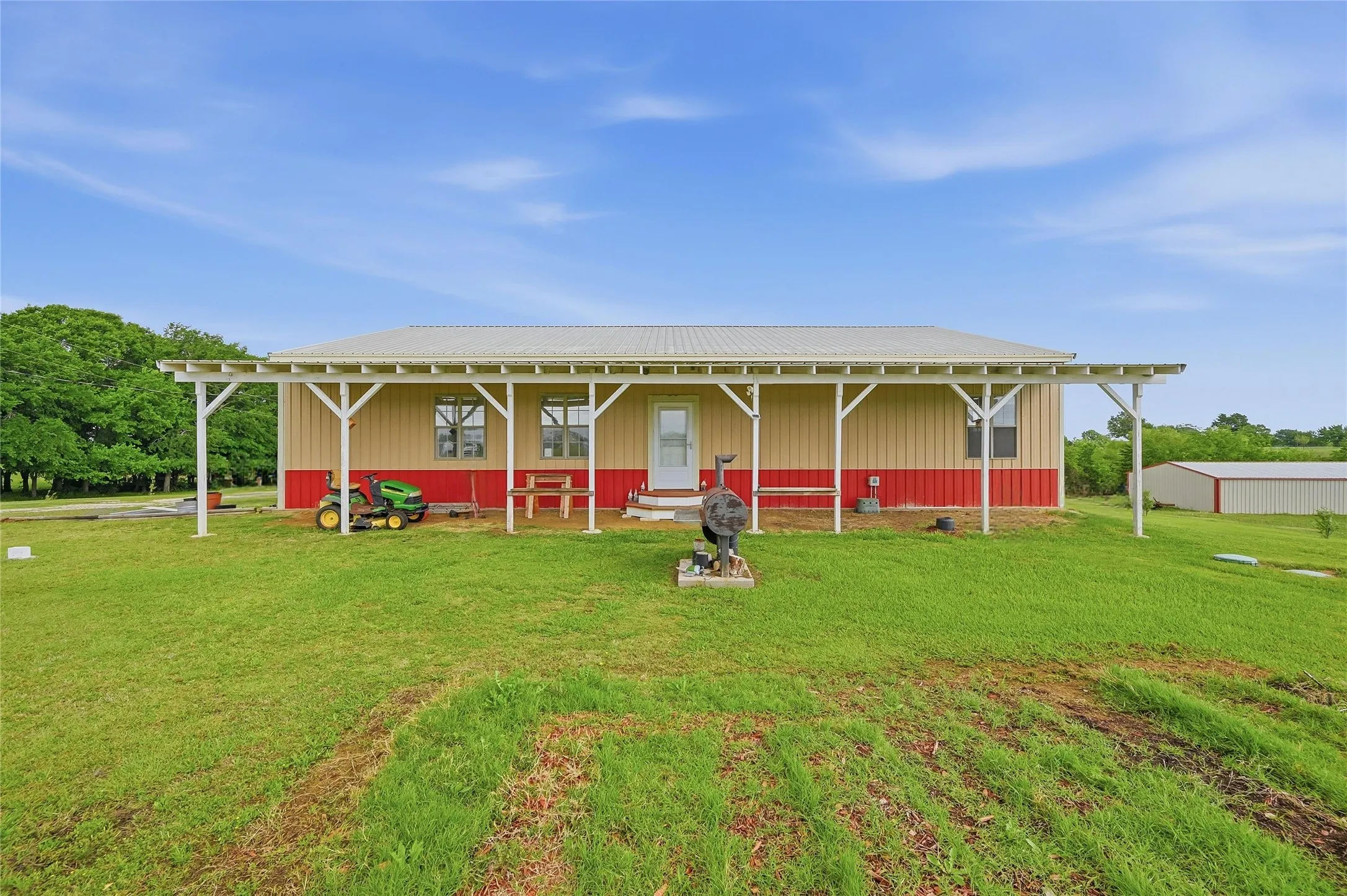 Single Family Residence For Sale in Grayson County , 1464 Keyes Road, Sherman, Texas 75092, 3 Bedroom, 2 Bathroom, Garage spaces, 2,400 Sqft, built in 2015, mls#21237386, Real Estate Agent in Sherman, Homes For Sale in Grayson county, Homes For Sale in Sherman, Realtor in Sherman Texas, Real Estate Brokerage Independent Realty Texas, Luminita Cordes Realtor