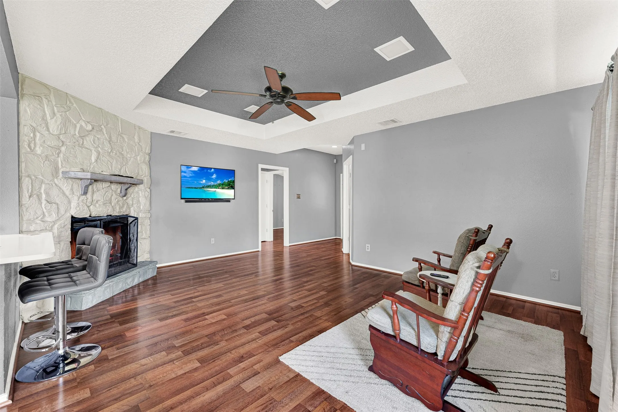 Single Family Residence For Sale in Dallas County , 4509 Club Estate Place, Mesquite, Texas 75150, 3 Bedroom, 2 Bathroom, 2 Garage spaces, 1,337 Sqft, built in 1986, Preowned, mls#21237565, Real Estate Agent in Mesquite, Homes For Sale in Dallas county, Homes For Sale in Mesquite, Realtor in Mesquite Texas, Real Estate Brokerage Independent Realty Texas, Luminita Cordes Realtor