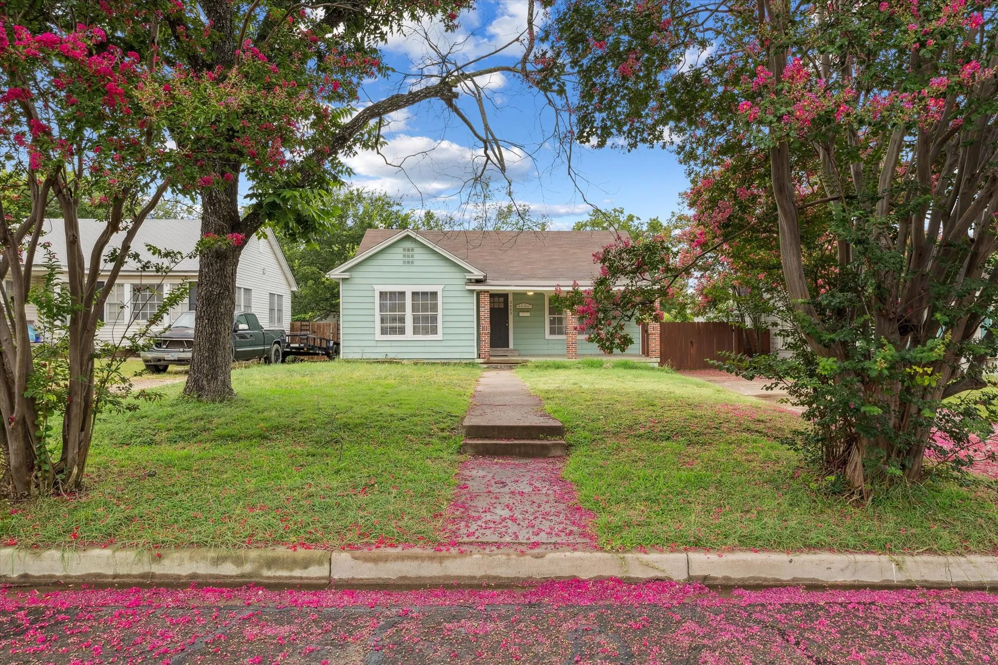 Single Family Residence For Sale in Mc Lennan County , 2603 Trice Avenue, Waco, Texas 76707, 2 Bedroom, 1 Bathroom, Garage spaces, 996 Sqft, built in 1942, mls#21238281, Real Estate Agent in Waco, Homes For Sale in Mc Lennan county, Homes For Sale in Waco, Realtor in Waco Texas, Real Estate Brokerage Independent Realty Texas, Luminita Cordes Realtor