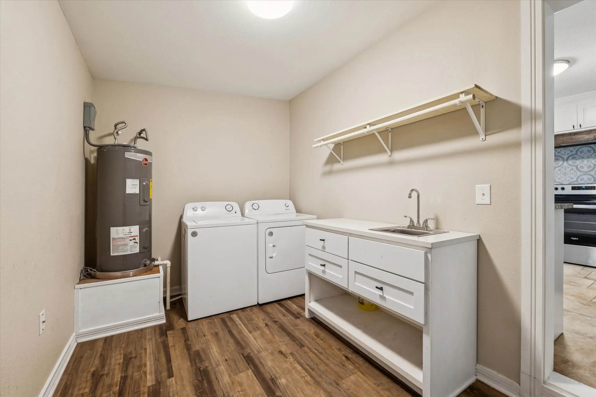 Single Family Residence For Sale in Mc Lennan County , 2603 Trice Avenue, Waco, Texas 76707, 2 Bedroom, 1 Bathroom, Garage spaces, 996 Sqft, built in 1942, mls#21238281, Real Estate Agent in Waco, Homes For Sale in Mc Lennan county, Homes For Sale in Waco, Realtor in Waco Texas, Real Estate Brokerage Independent Realty Texas, Luminita Cordes Realtor