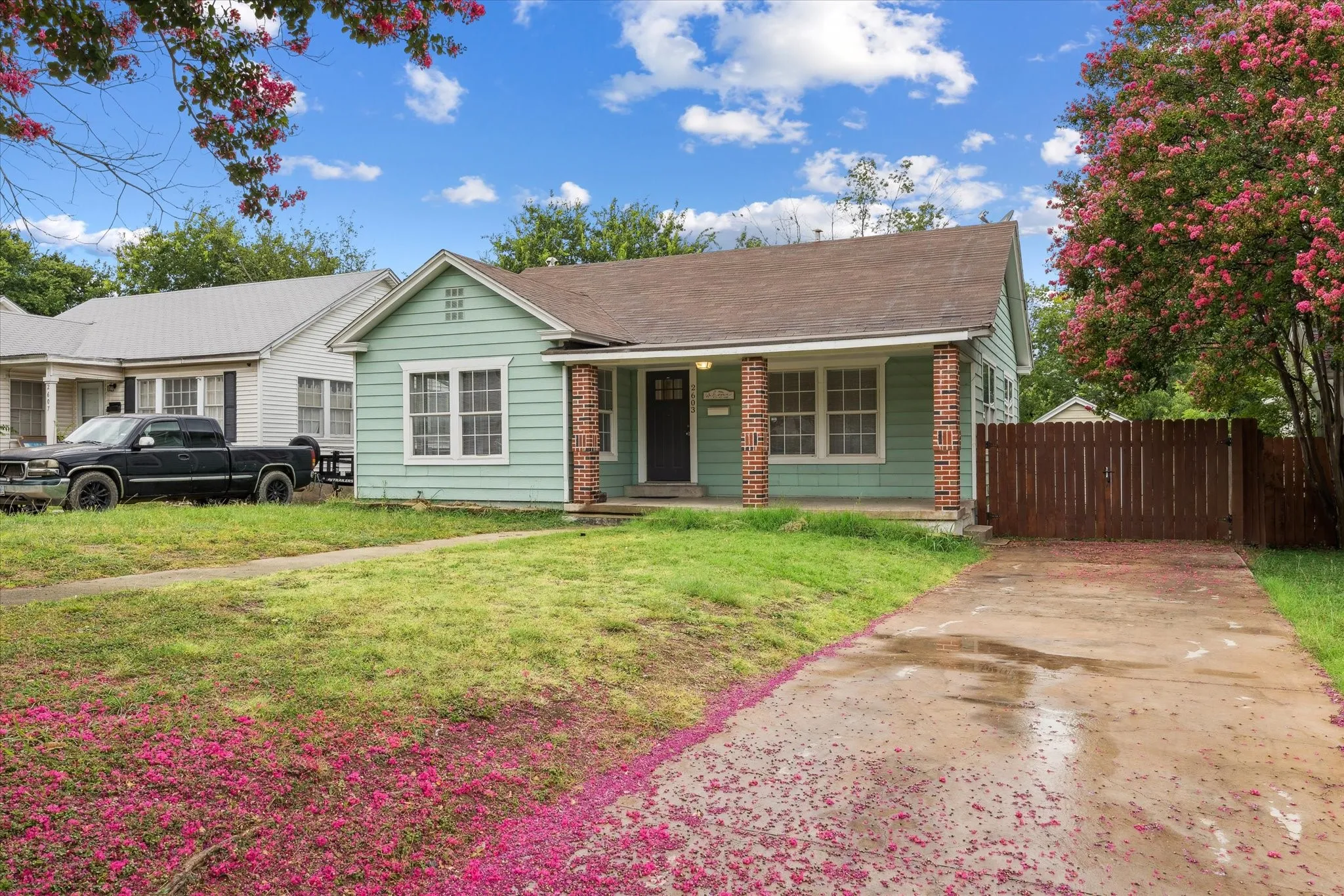 Single Family Residence For Sale in Mc Lennan County , 2603 Trice Avenue, Waco, Texas 76707, 2 Bedroom, 1 Bathroom, Garage spaces, 996 Sqft, built in 1942, mls#21238281, Real Estate Agent in Waco, Homes For Sale in Mc Lennan county, Homes For Sale in Waco, Realtor in Waco Texas, Real Estate Brokerage Independent Realty Texas, Luminita Cordes Realtor
