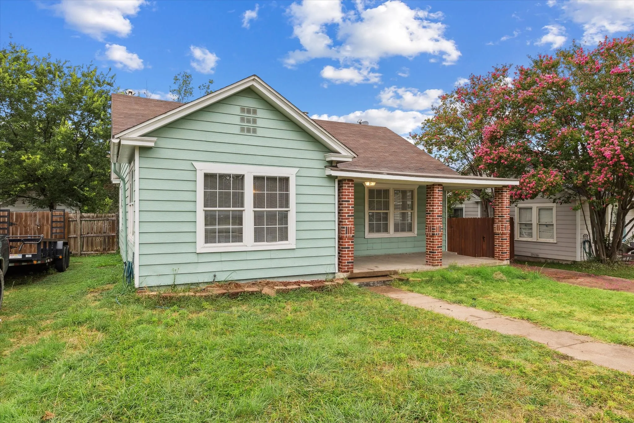Single Family Residence For Sale in Mc Lennan County , 2603 Trice Avenue, Waco, Texas 76707, 2 Bedroom, 1 Bathroom, Garage spaces, 996 Sqft, built in 1942, mls#21238281, Real Estate Agent in Waco, Homes For Sale in Mc Lennan county, Homes For Sale in Waco, Realtor in Waco Texas, Real Estate Brokerage Independent Realty Texas, Luminita Cordes Realtor