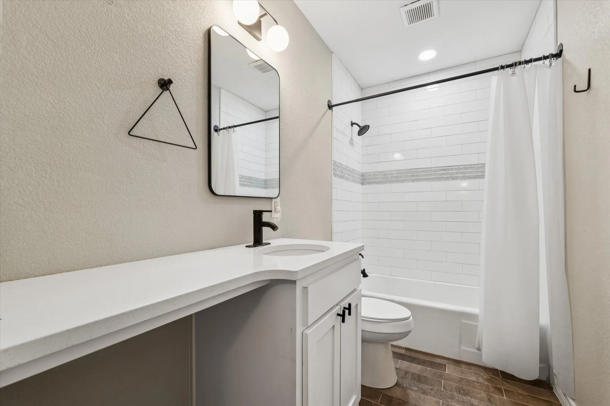 Single Family Residence For Sale in Mc Lennan County , 2603 Trice Avenue, Waco, Texas 76707, 2 Bedroom, 1 Bathroom, Garage spaces, 996 Sqft, built in 1942, mls#21238281, Real Estate Agent in Waco, Homes For Sale in Mc Lennan county, Homes For Sale in Waco, Realtor in Waco Texas, Real Estate Brokerage Independent Realty Texas, Luminita Cordes Realtor